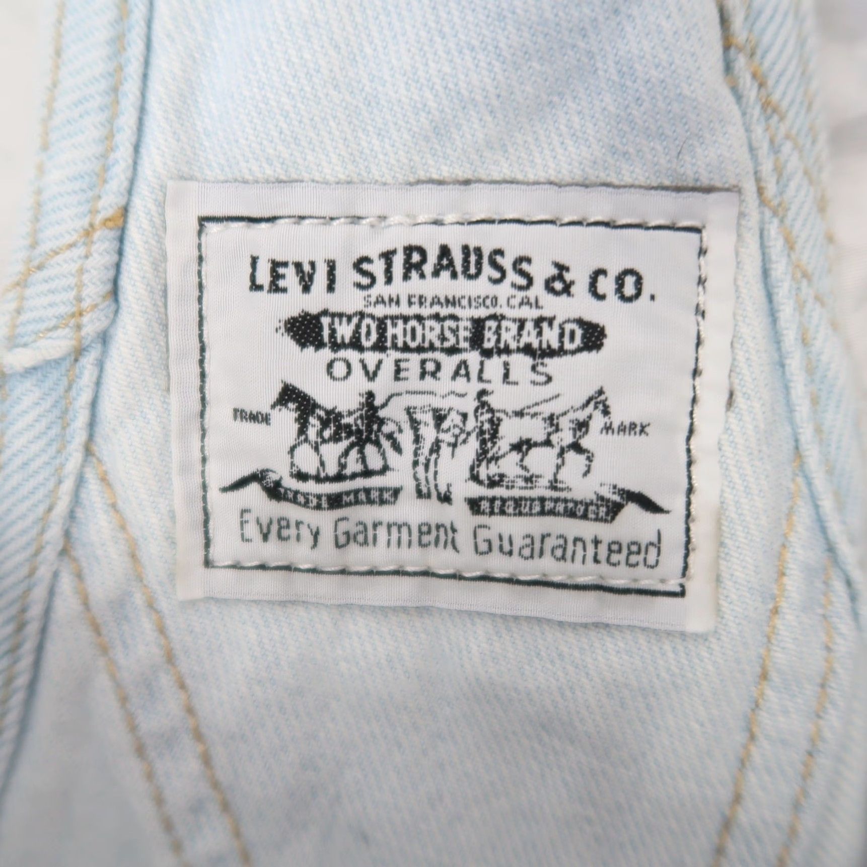 Levi's VINTAGE Levi's Light Wash Blue Denim Short Overalls XL Womens Overalls 90s Casual Denim One-Piece Size 40" / US 18 - 4 Thumbnail
