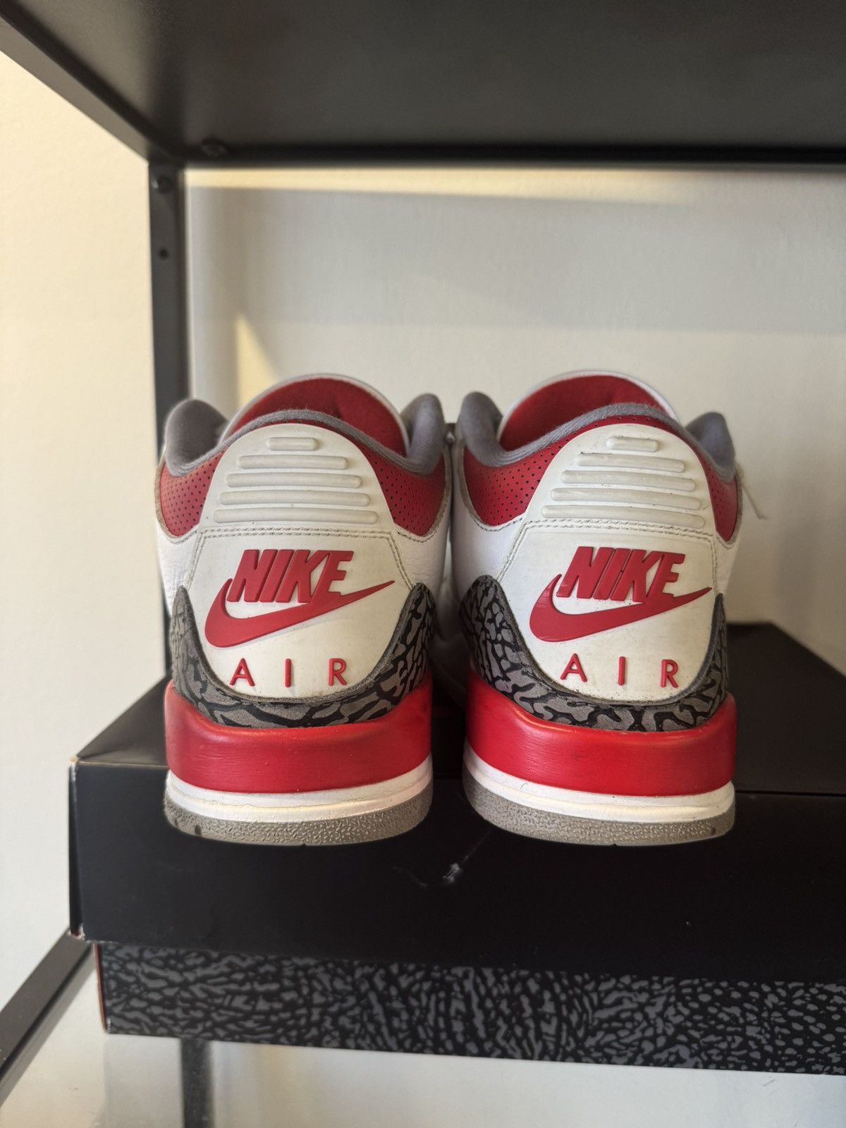 Jordan Brand Nike Air Jordan Retro 3 Fire Red Sneakers Basketball Size US 9 / EU 42 - 4 Thumbnail