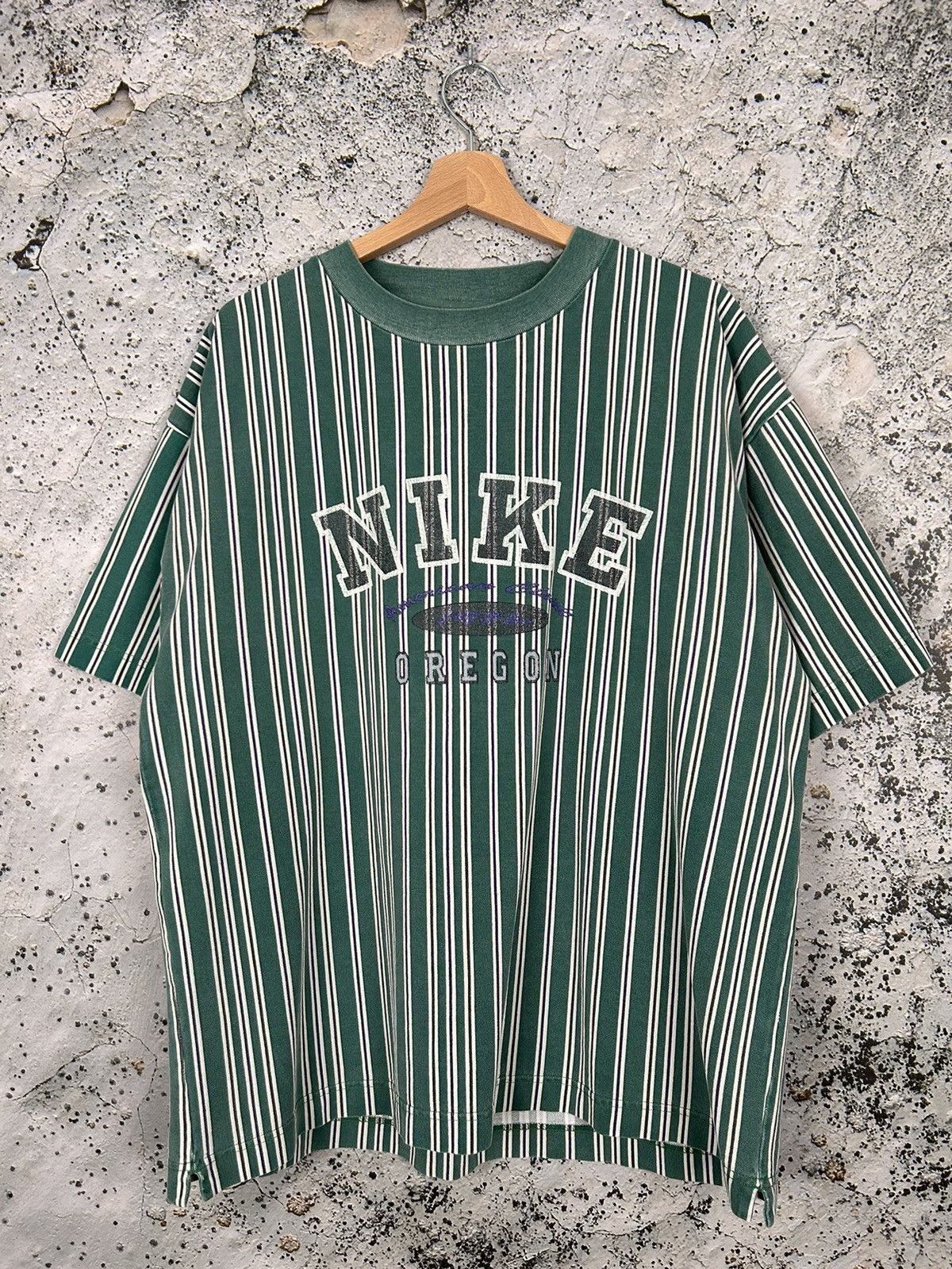 Nike Vintage Nike Oregon 90s Stripe Tee Ultra Rare Hype Rap Skate Size US XL / EU 56 / 4 - 1 Thumbnail