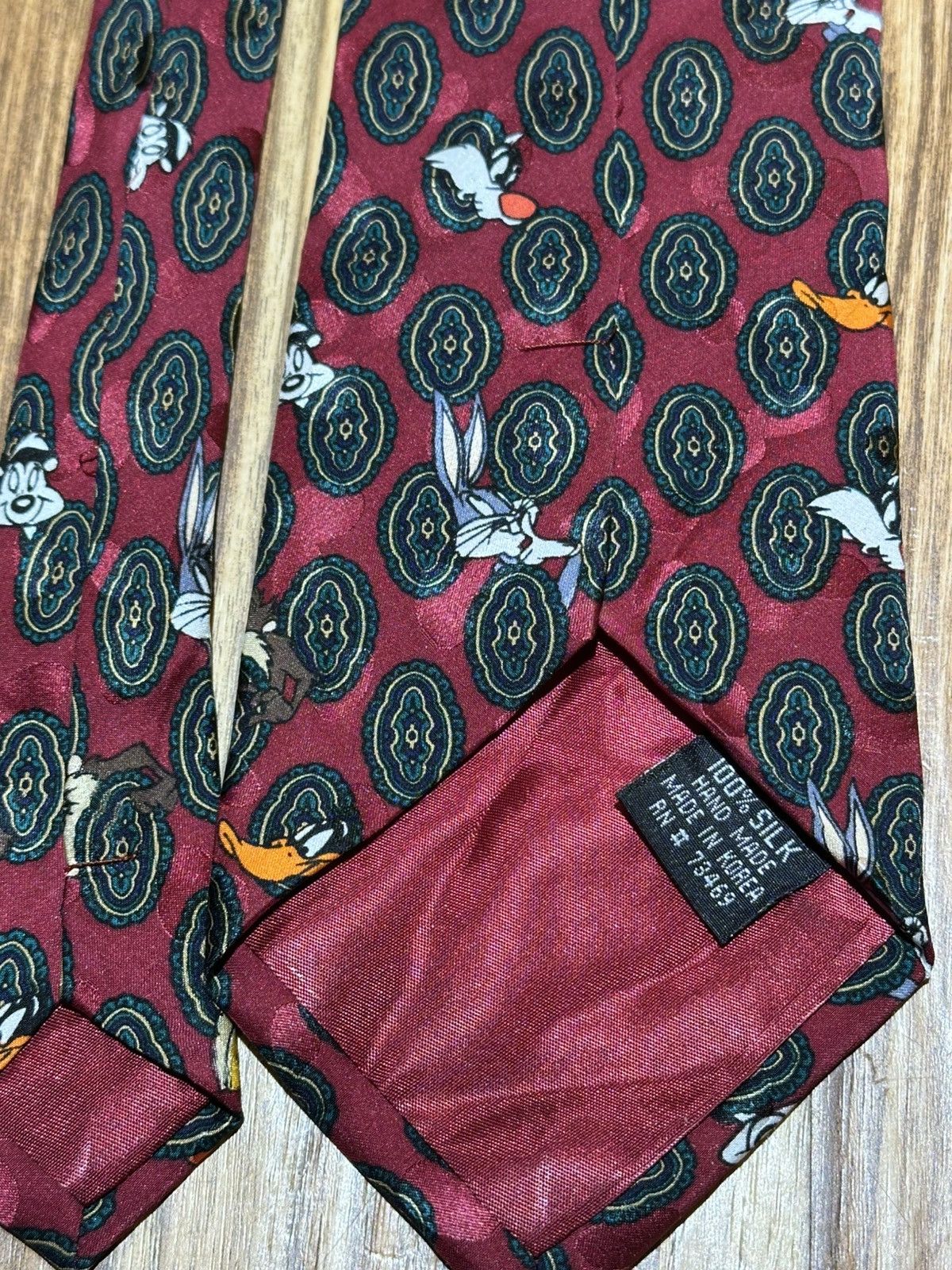 Warner Bros 1994 Looney Tunes Characters Burgundy Patterned Tie Size ONE SIZE - 4 Thumbnail