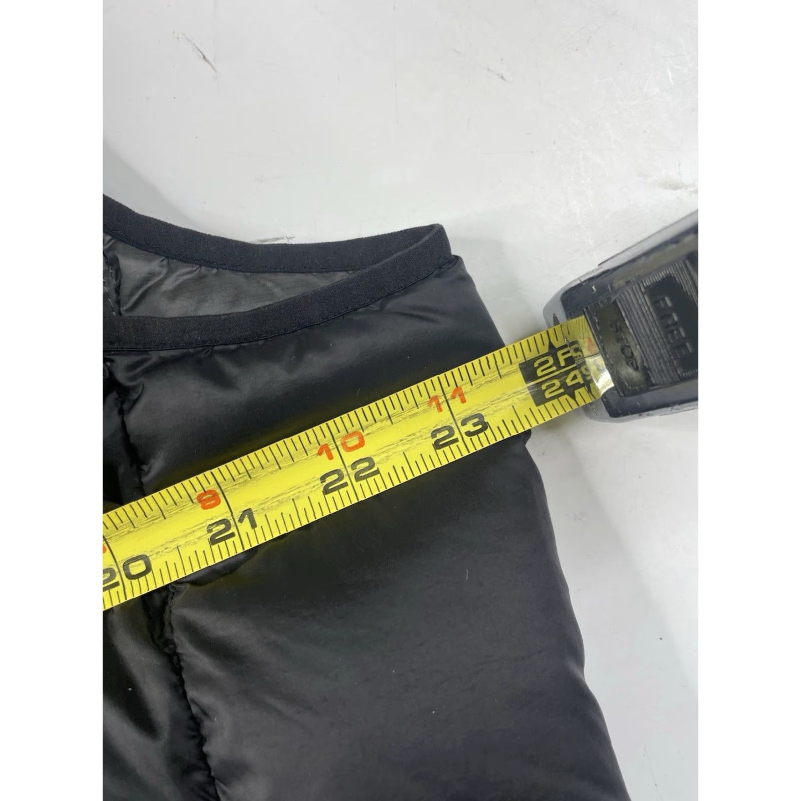 Uniqlo **Uniqlo Men's Black XL Puffer Vest** User: **Uniqlo Men's Black Ultra Light Down XL Puffer Vest** Size US XL / EU 56 / 4 - 5 Thumbnail