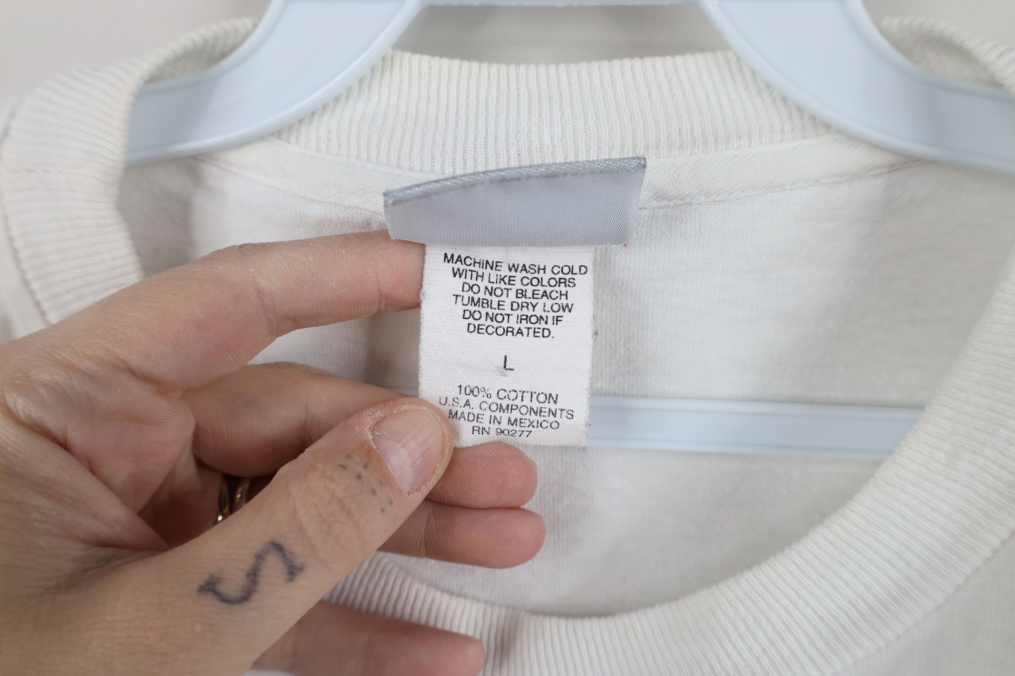 Vintage Vintage 90s Perry Ellis Flag Baggy Fit T-Shirt White Cotton Size US L / EU 52-54 / 3 - 7 Thumbnail