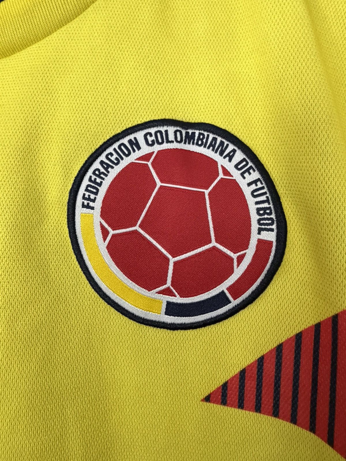 Adidas ADIDAS COLOMBIA NATIONAL TEAM 2018-19 JERSEY FIFA WORLD CUP Size US L / EU 52-54 / 3 - 9 Thumbnail