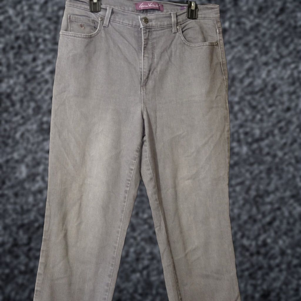 Gloria Vanderbilt Gloria Vanderbilt Amanda Straight Jeans Gray Women's 12 Denim 5-Pocket Regular Waist 33in Inseam 30-1/2in 7-1/2in Leg Open Vintage No Mens/Womens? Size 34" / US 12 / IT 48 - 1 Thumbnail