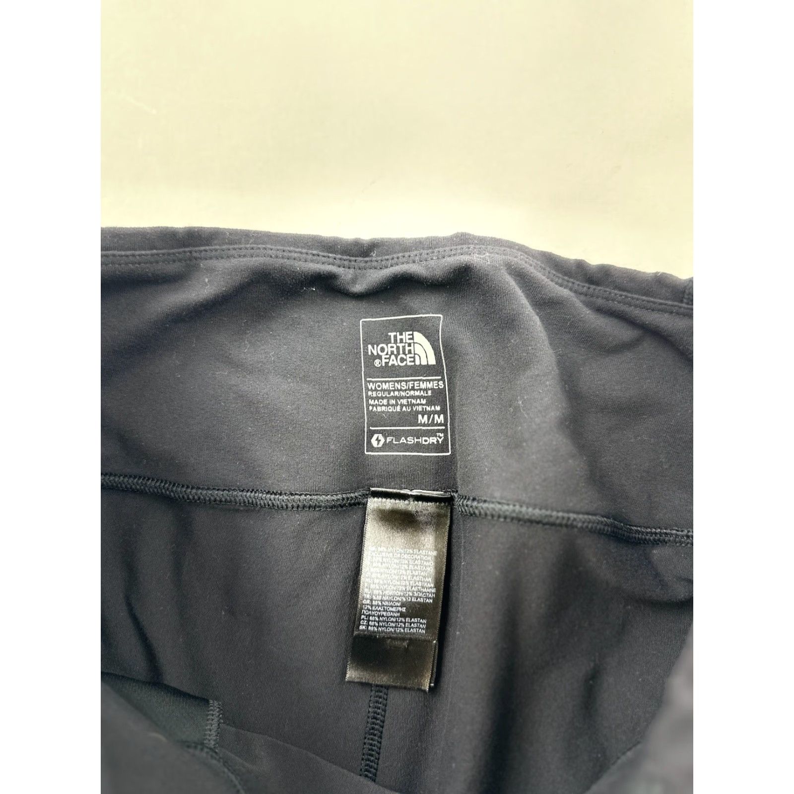 The North Face VINTAGE The North Face Leggings Women’s M Medium Black Capri Hiking Base layer Size 32" / US 10 / IT 46 - 4 Thumbnail