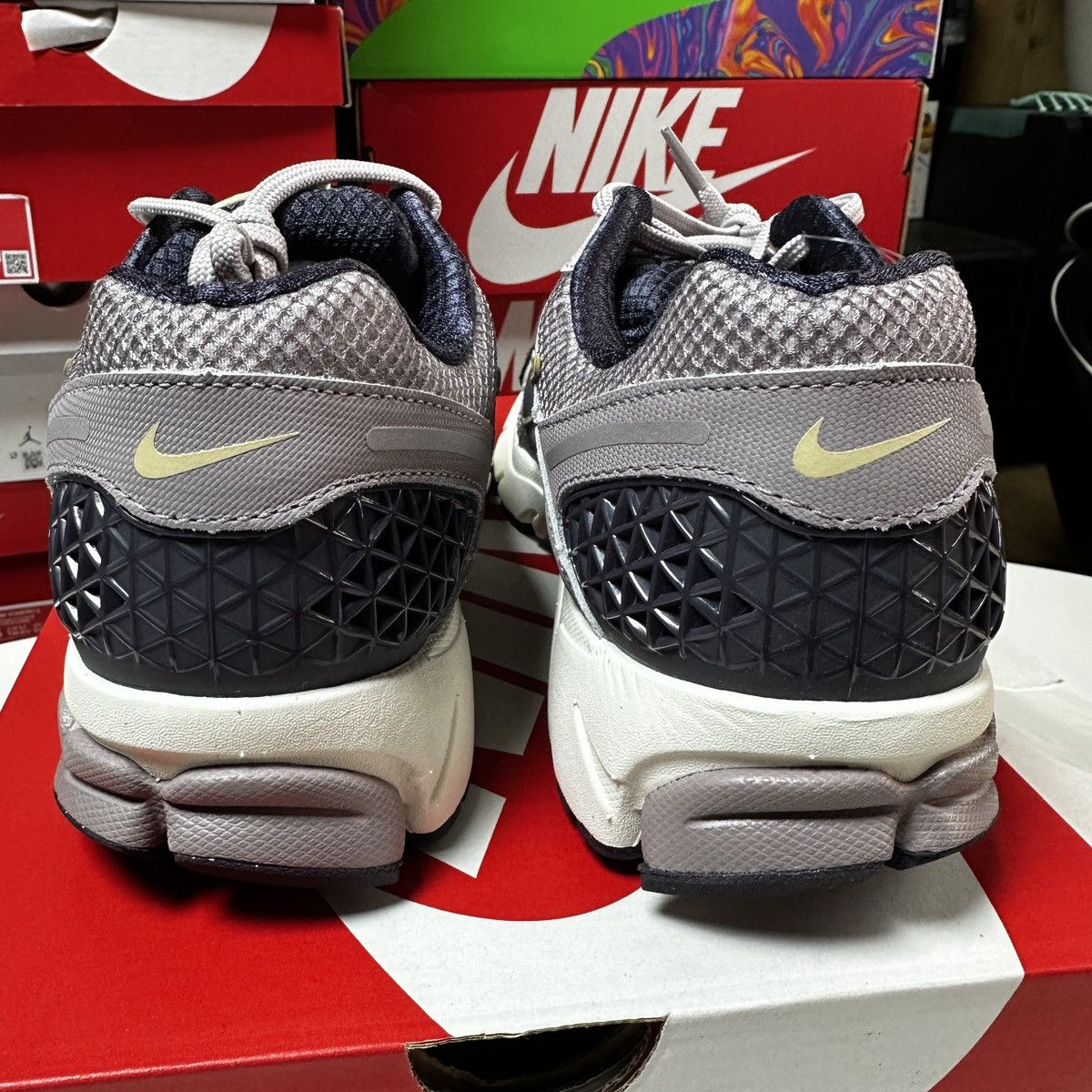 Nike New Nike Vomero 5 Platinum Violet Men Sz 10.5 WMN Sz 12 Size US 10.5 / EU 43-44 - 7 Thumbnail