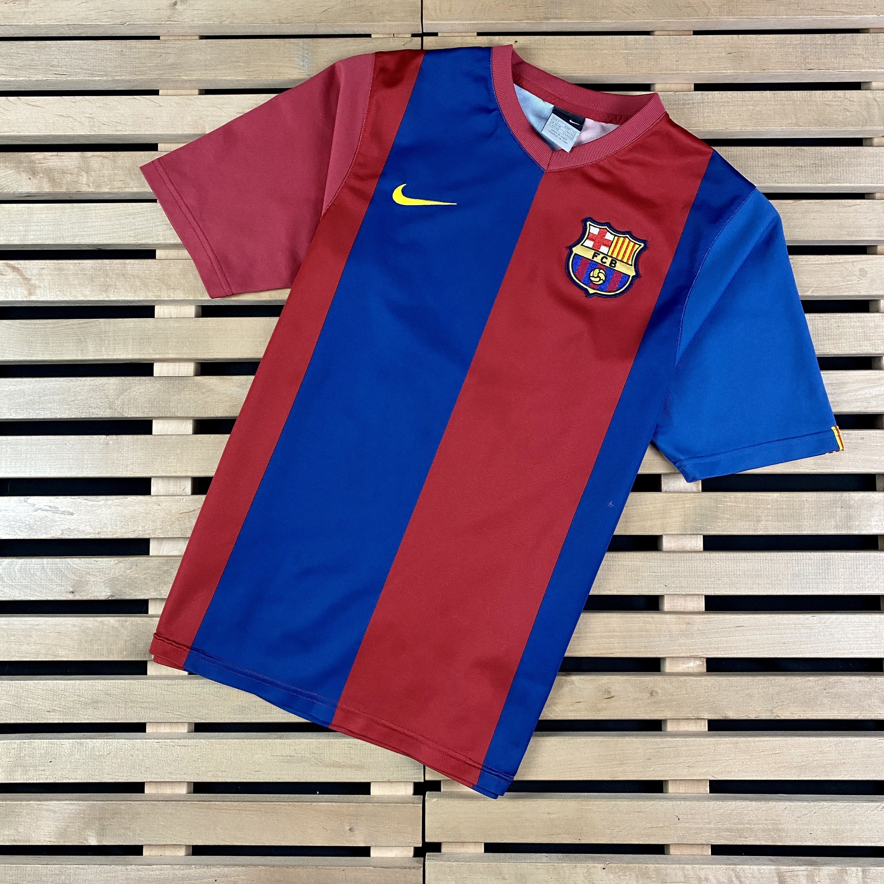 Nike × Vintage Mens Vintage Jercey Nike Barcelona 2006-2007 Eto'o 9 Size S Size US S / EU 44-46 / 1 - 1 Thumbnail