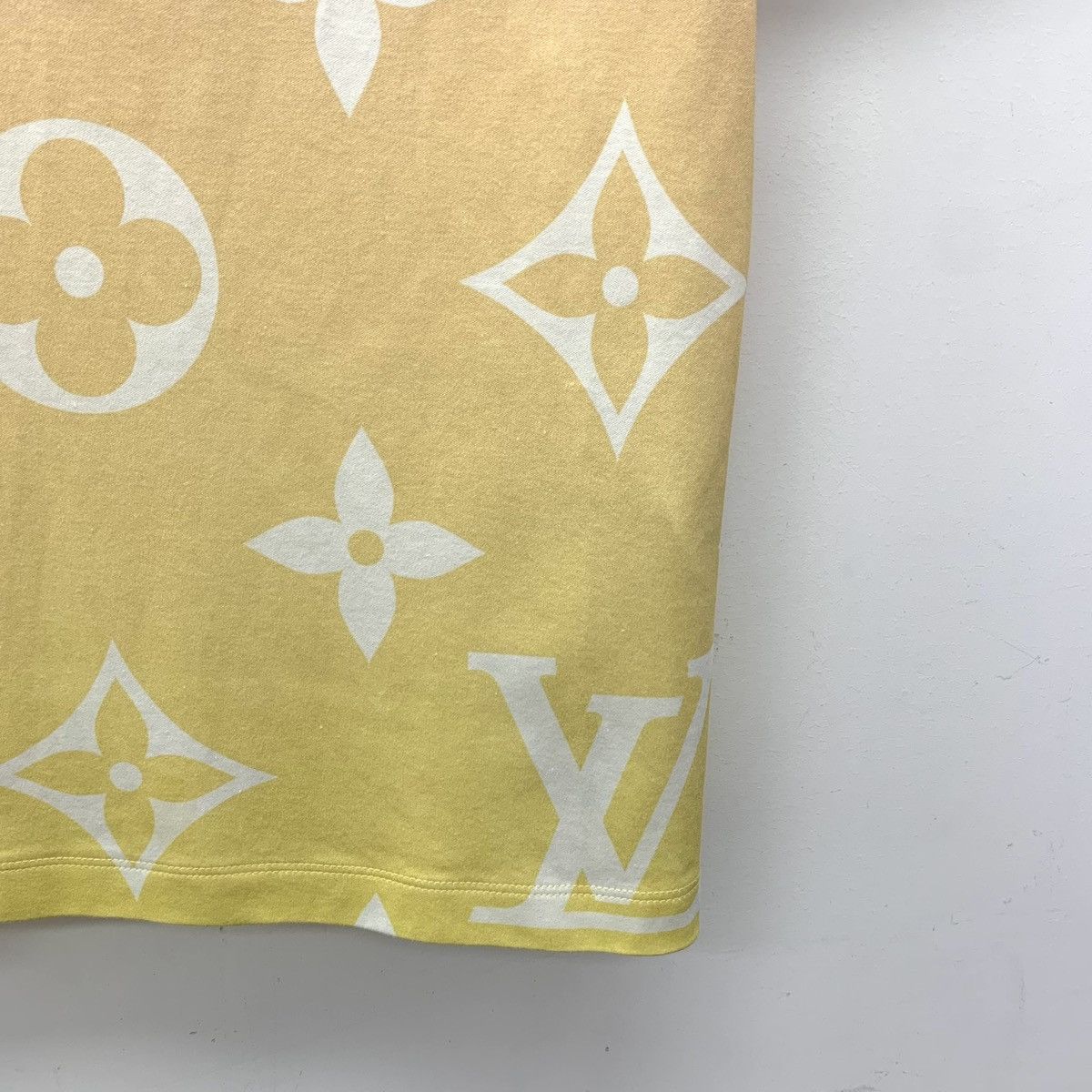 Louis Vuitton Louis Vuitton All-over Print Short Sleeve T-Shirt K26WX Size XS / US 0-2 / IT 36-38 - 4 Thumbnail