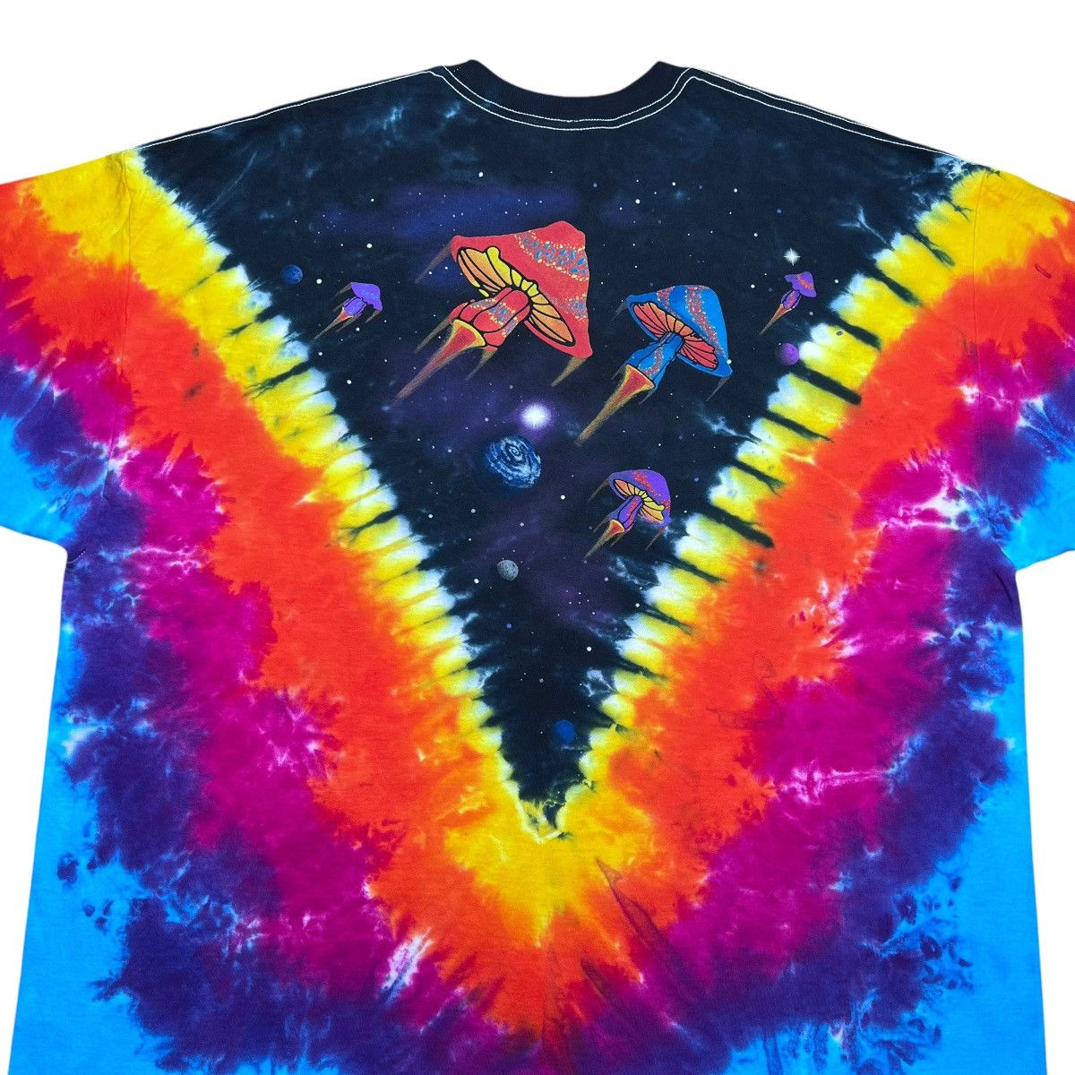 Liquid Blue Vintage 2000s Space Mushroom Psychedelic Liquid Blue T-Shirt Size US XXL / EU 58 / 5 - 9 Thumbnail