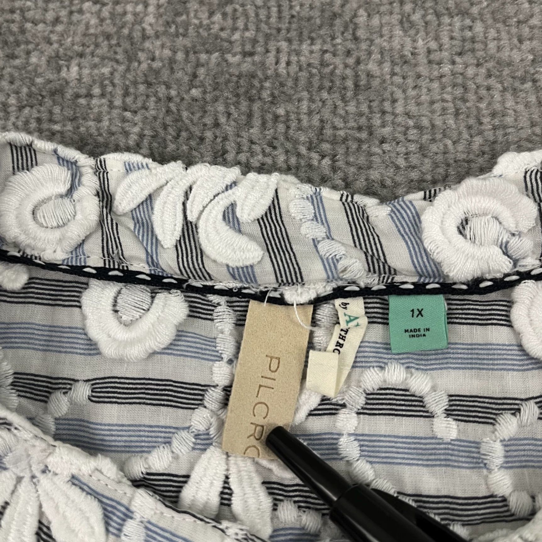 Anthropologie VINTAGE Anthropologie Pilcro The Whitney Trapeze Blouse Womens 1X Floral Embroidered White Blue Casual Shirt Size XL / US 12-14 / IT 48-50 - 2 Thumbnail