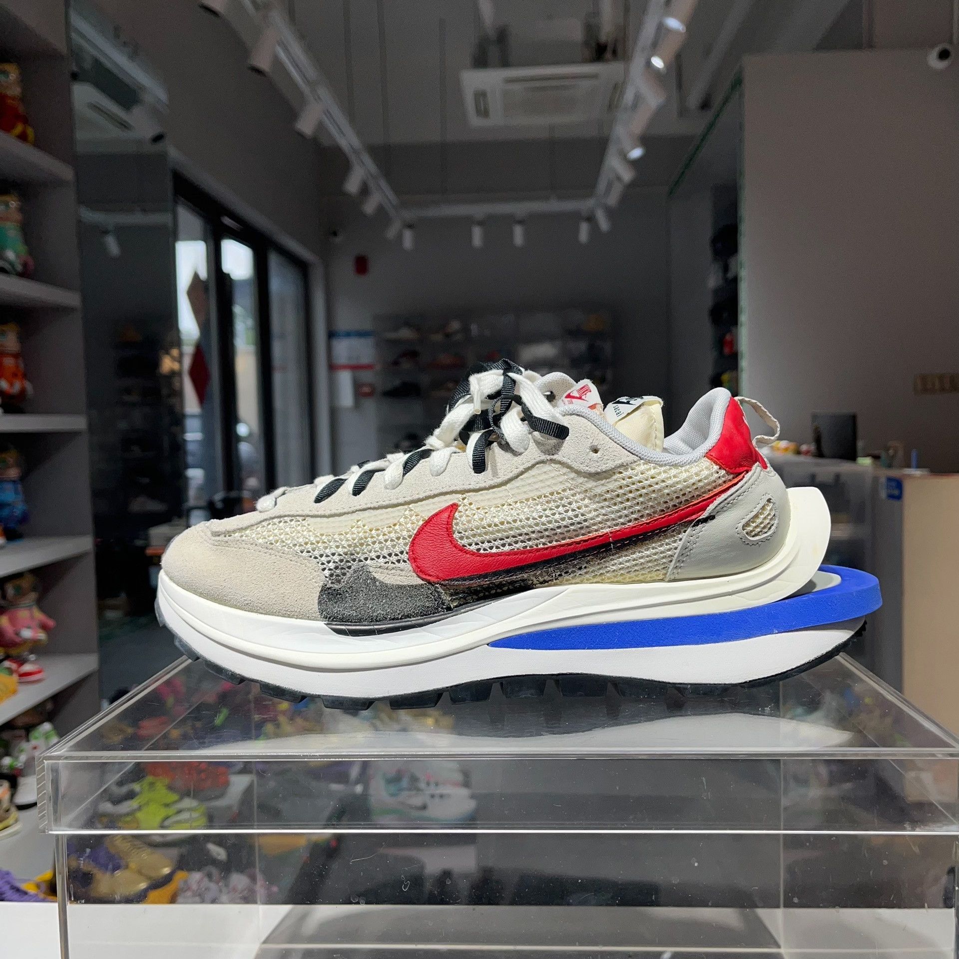 Nike Nike SACAI White Lowtop Sneakers 13 Men Size US 13 / EU 46 - 1 Thumbnail