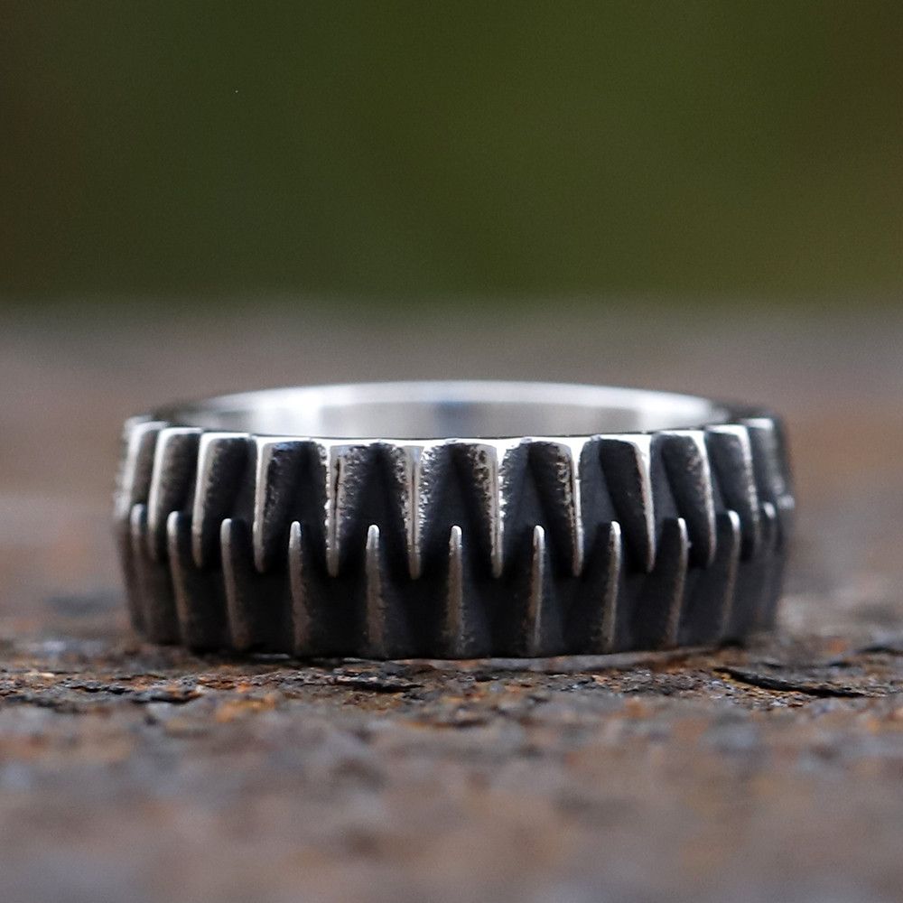 Jewelry × Vintage SIZE 10 316L Stainless Steel Retro Gear Ring Size ONE SIZE - 7 Thumbnail