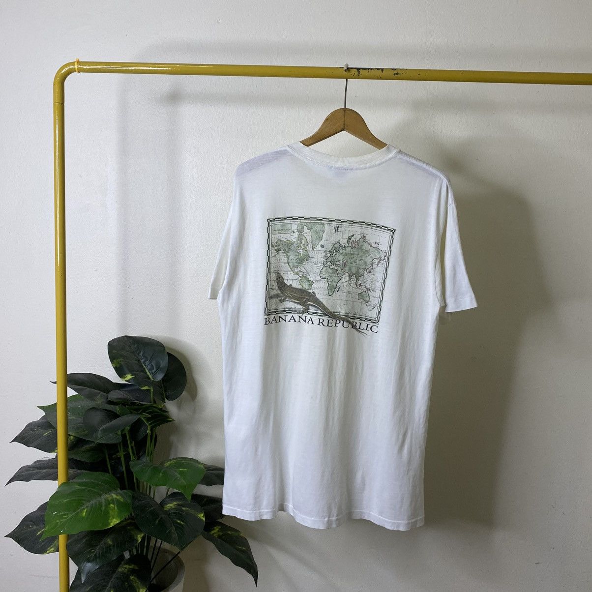 Banana Republic Vintage 1990s Banana Republic Map T Shirt Size US L / EU 52-54 / 3 - 1 Thumbnail