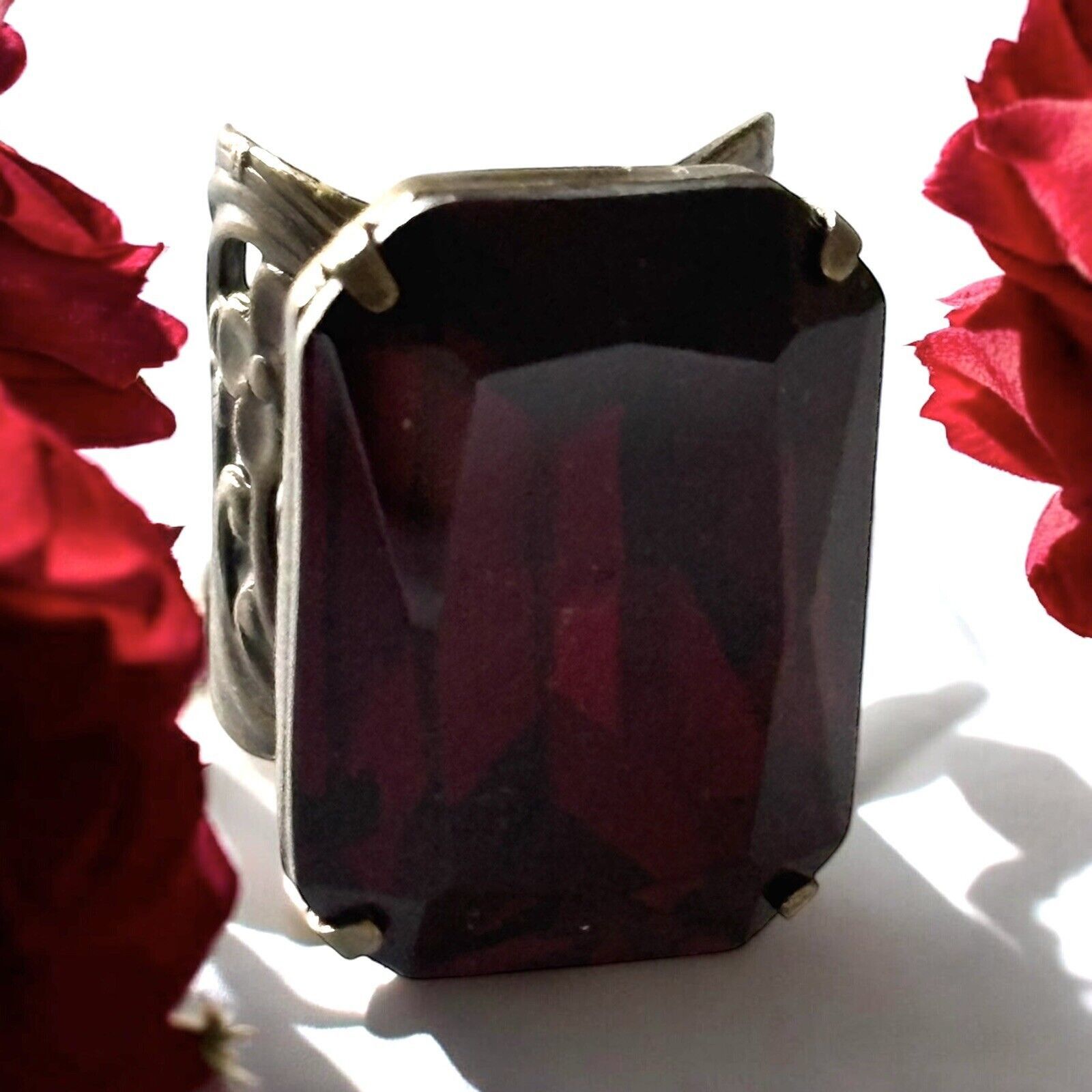 Other Sorrelli Statement Ring Red Crystal Brass Adjustable Ring Size ONE SIZE - 2 Thumbnail
