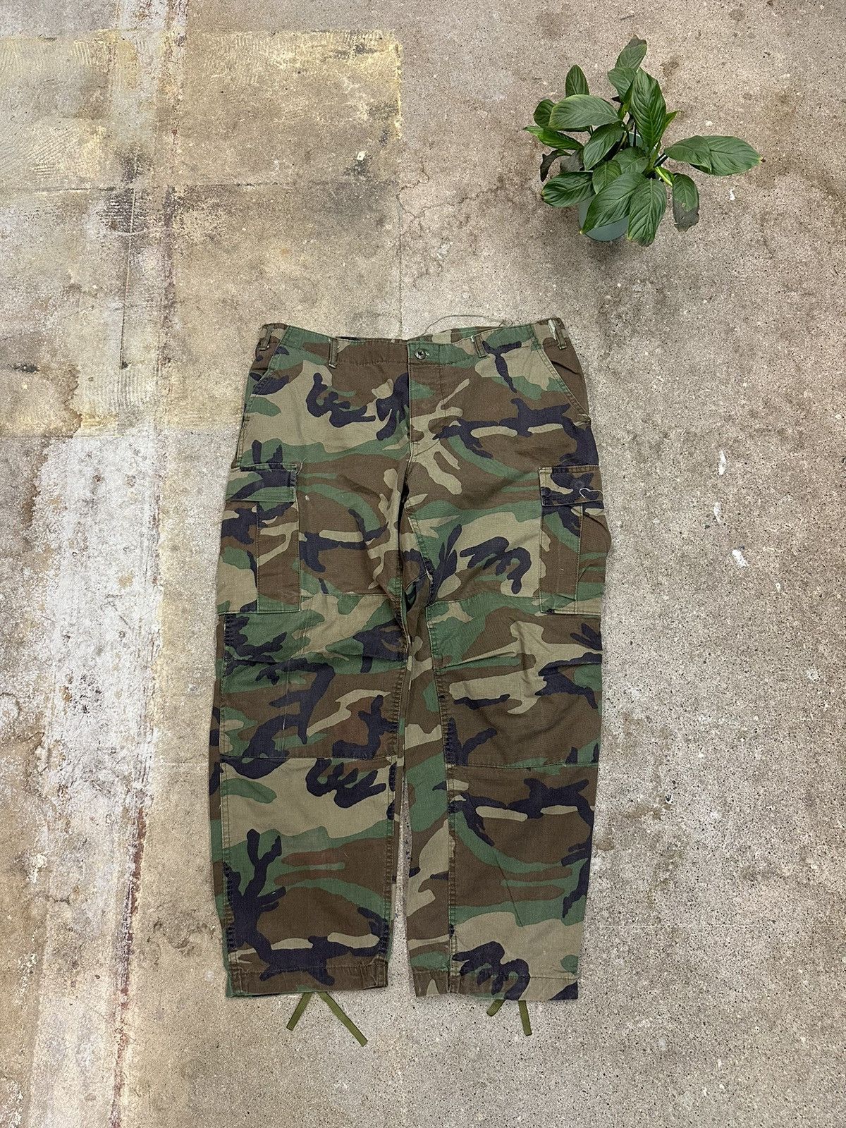 Vintage Vintage Cargo Camouflage Pants Size 40 Size US 40 / EU 56 - 1 Thumbnail