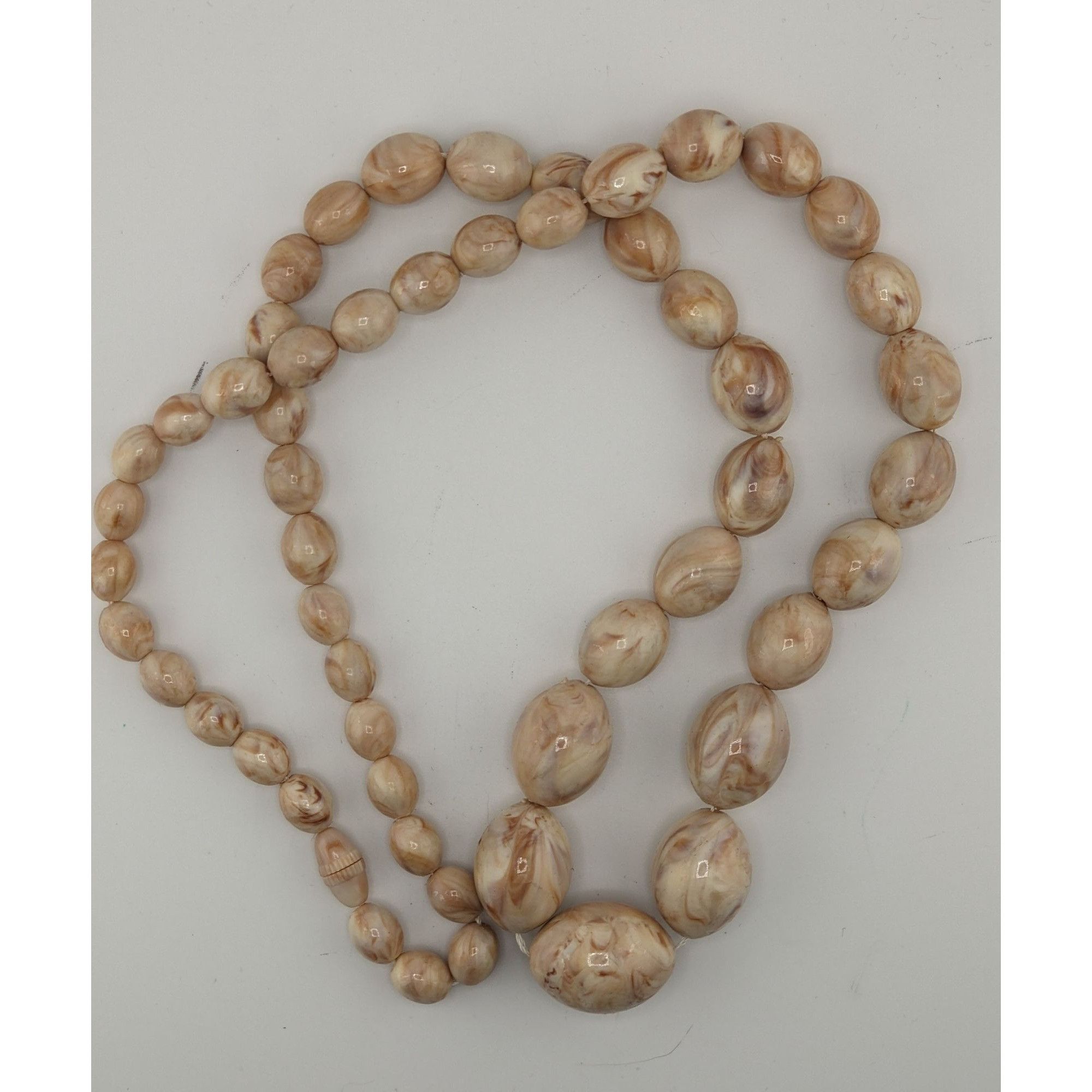 Other Vintage Marbled Cream Lucite Beaded Necklace With Screw Clas Size ONE SIZE - 5 Thumbnail