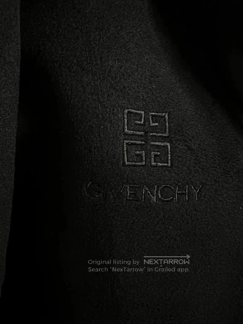 Givenchy vintage givenchy black wool coat with large collar. Size US M / EU 48-50 / 2 - 7 Thumbnail