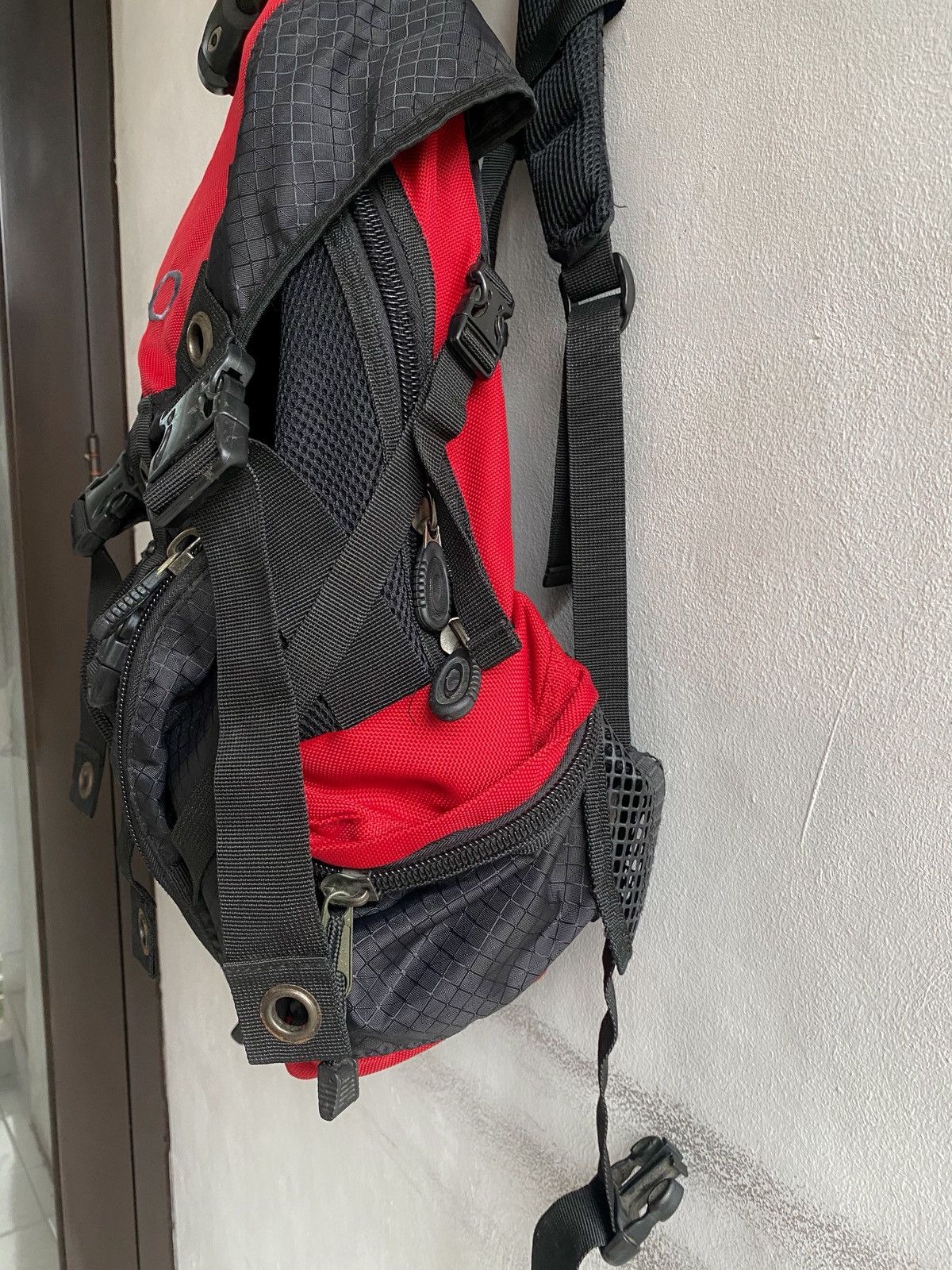 Oakley Vtg Oakley Backpack Size 30 - 5 Thumbnail