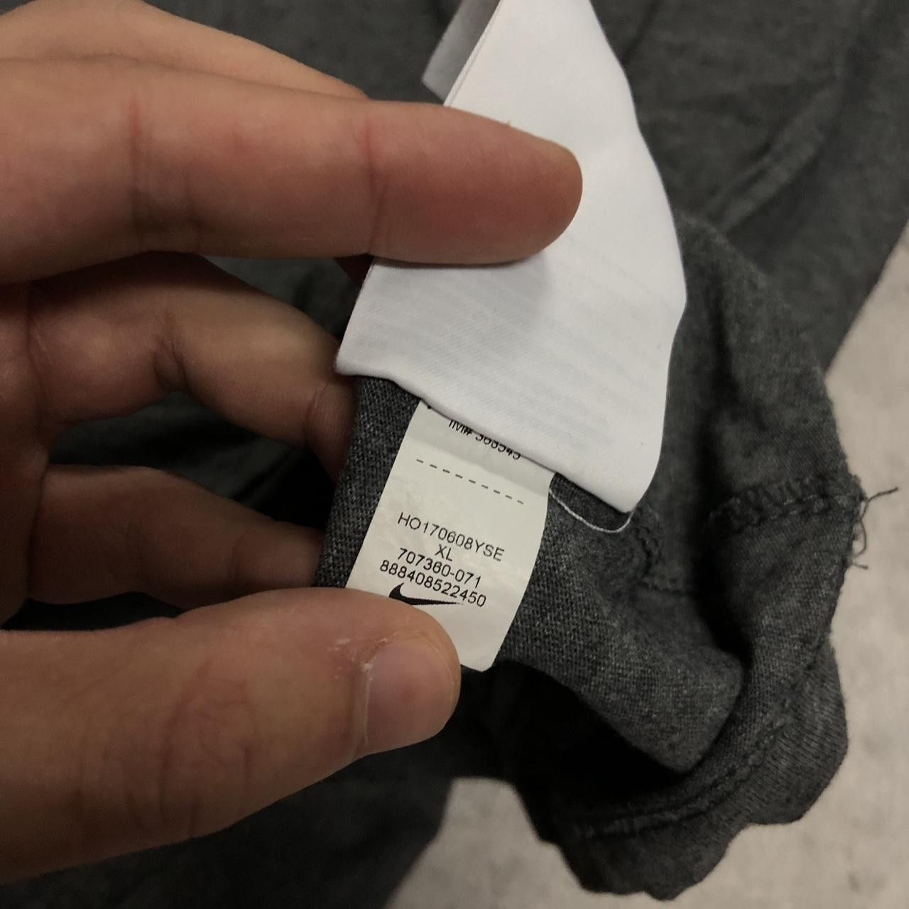 Nike Black Nike tee with red swoosh Size US XL / EU 56 / 4 - 4 Thumbnail