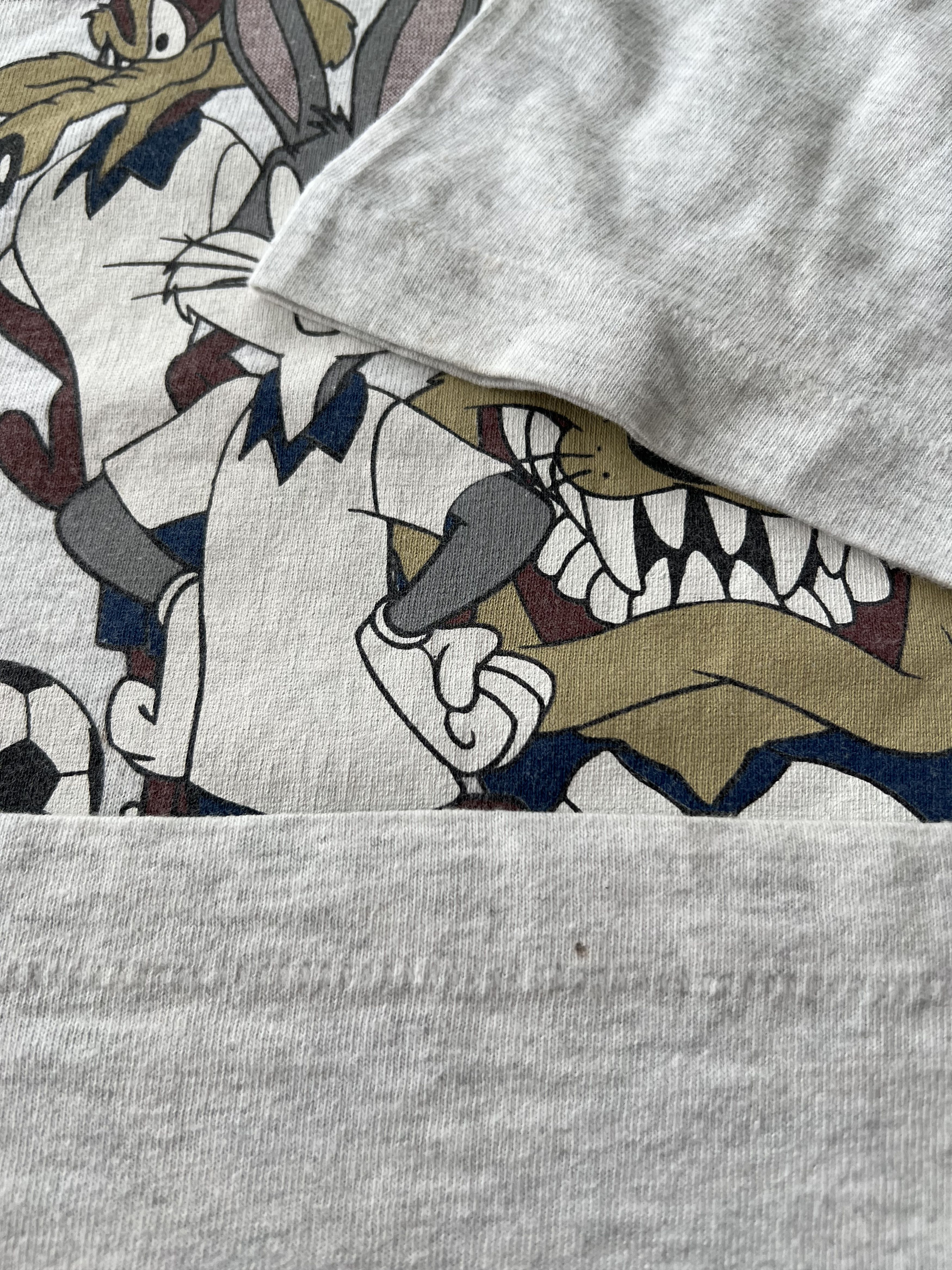 Warner Bros Vintage 1995 Warner Bros Euro 96 England Nutmeg Taz T-shirt Size US S / EU 44-46 / 1 - 8 Thumbnail