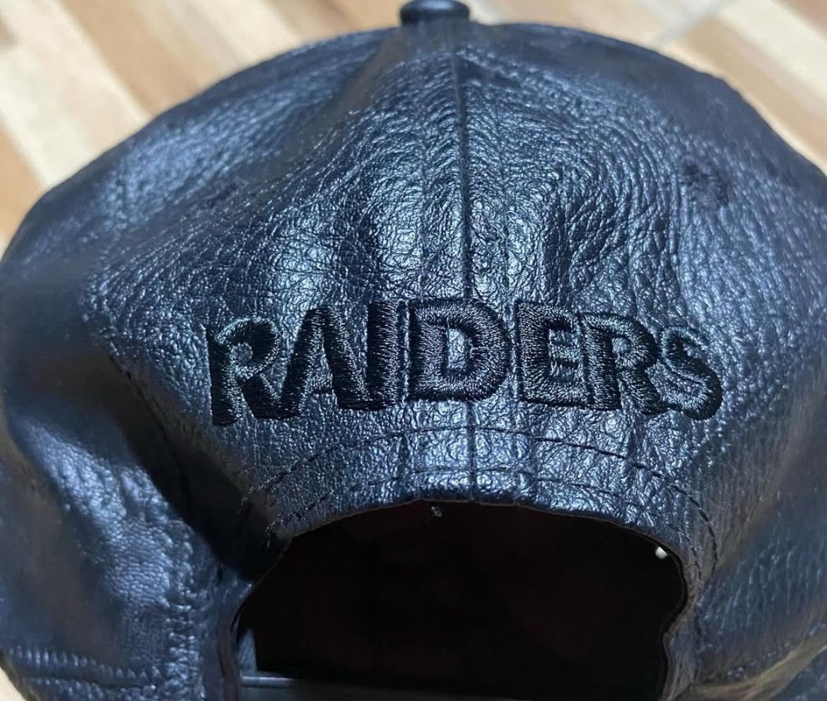 New Era 2000s Raiders x NFL New Era Leather Snapback Hat Size ONE SIZE - 6 Thumbnail