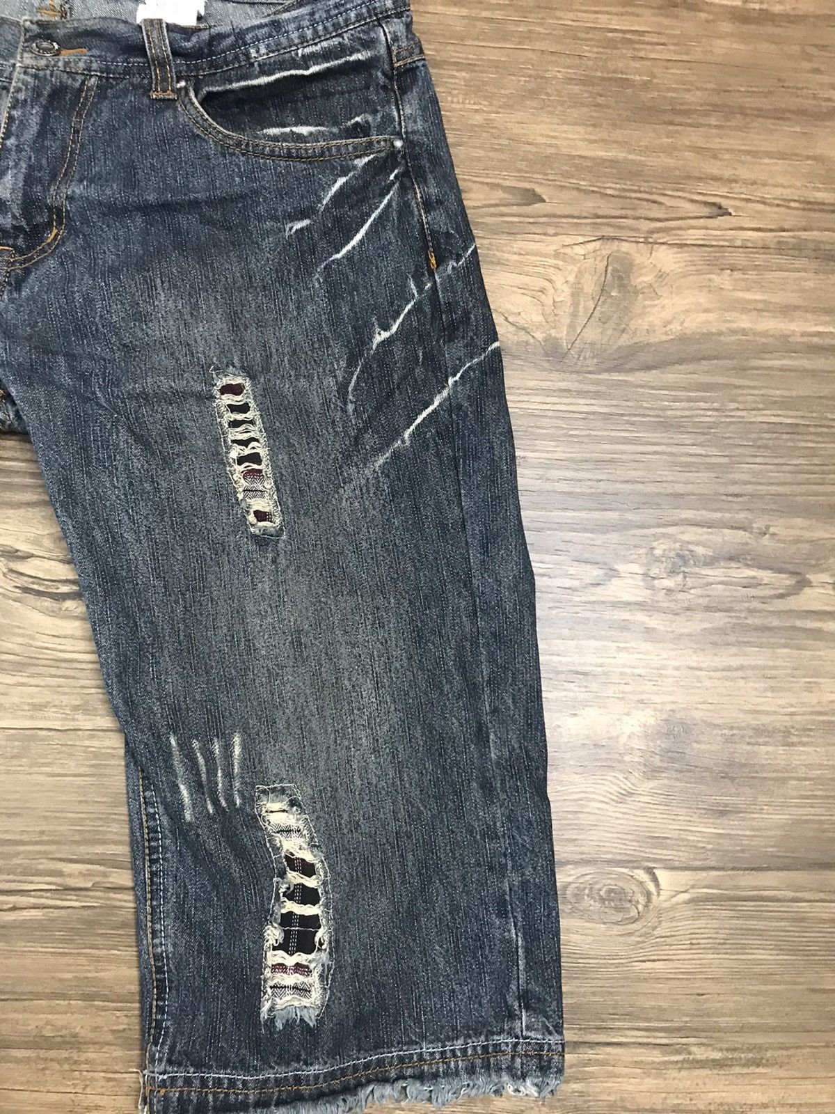 In The Attic 3/4 In The Attic Distressed jeans Punk Styles Size US 33 - 3 Thumbnail
