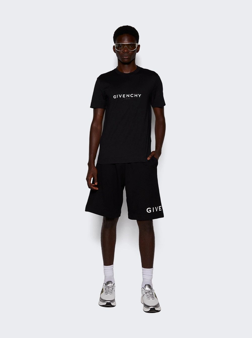 Givenchy o1mle0226 Bermuda Shorts in Black Size US 36 / EU 52 - 2 Thumbnail