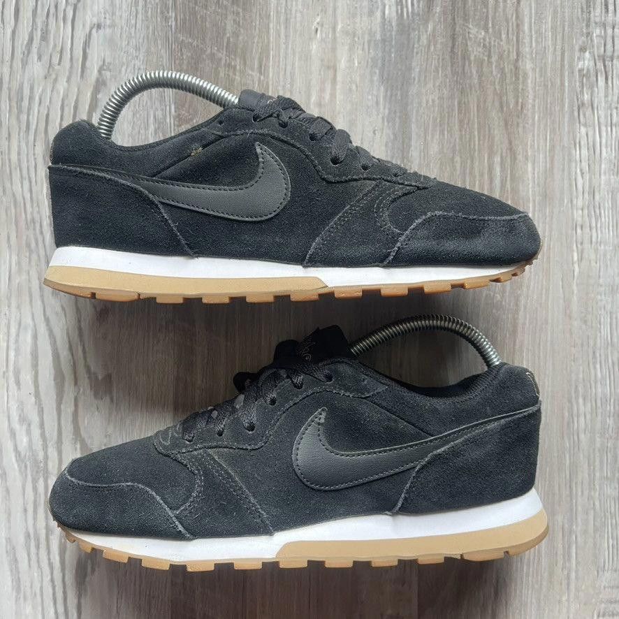 Nike NIKE • WMNS MD Runner 2 SE "Black Gum" (6.5M) Size US 6.5 / EU 39-40 - 2 Thumbnail