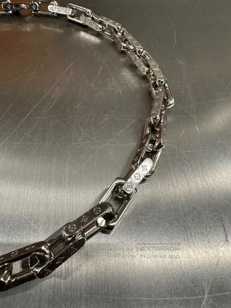Louis Vuitton Louis Vuitton Delicate Patchwork Chain Cuban Link Metal Ne Size ONE SIZE - 2 Thumbnail