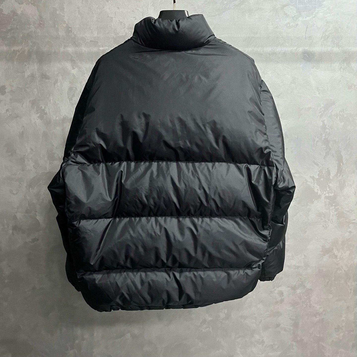 Gucci gucci black waterproof puffy jacket with logo Size US L / EU 52-54 / 3 - 5 Thumbnail