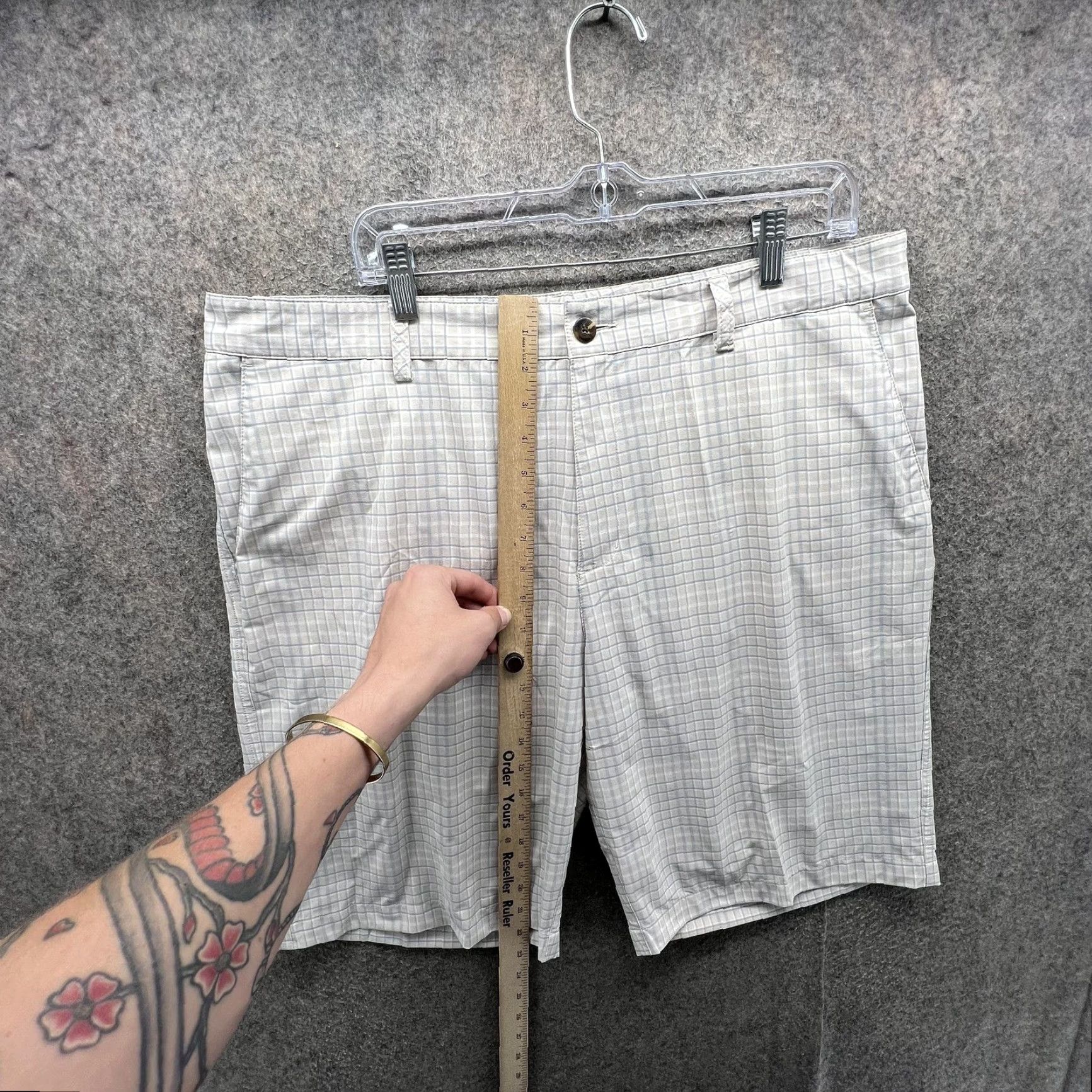 Adidas Adidas Golf Shorts Mens 38 Beige Plaid Performance Lightweight Casual Shorts Size US 38 / EU 54 - 6 Thumbnail