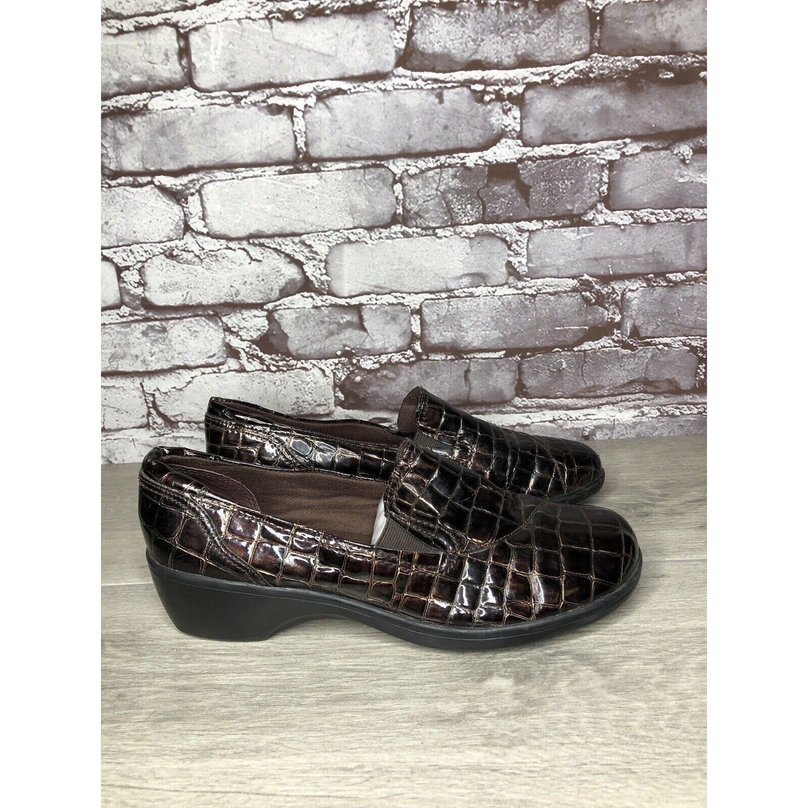Clarks Clarks Bendables Brown Patent Leather Croc Embossed Clogs Wo Size US 12 / IT 42 - 15 Thumbnail