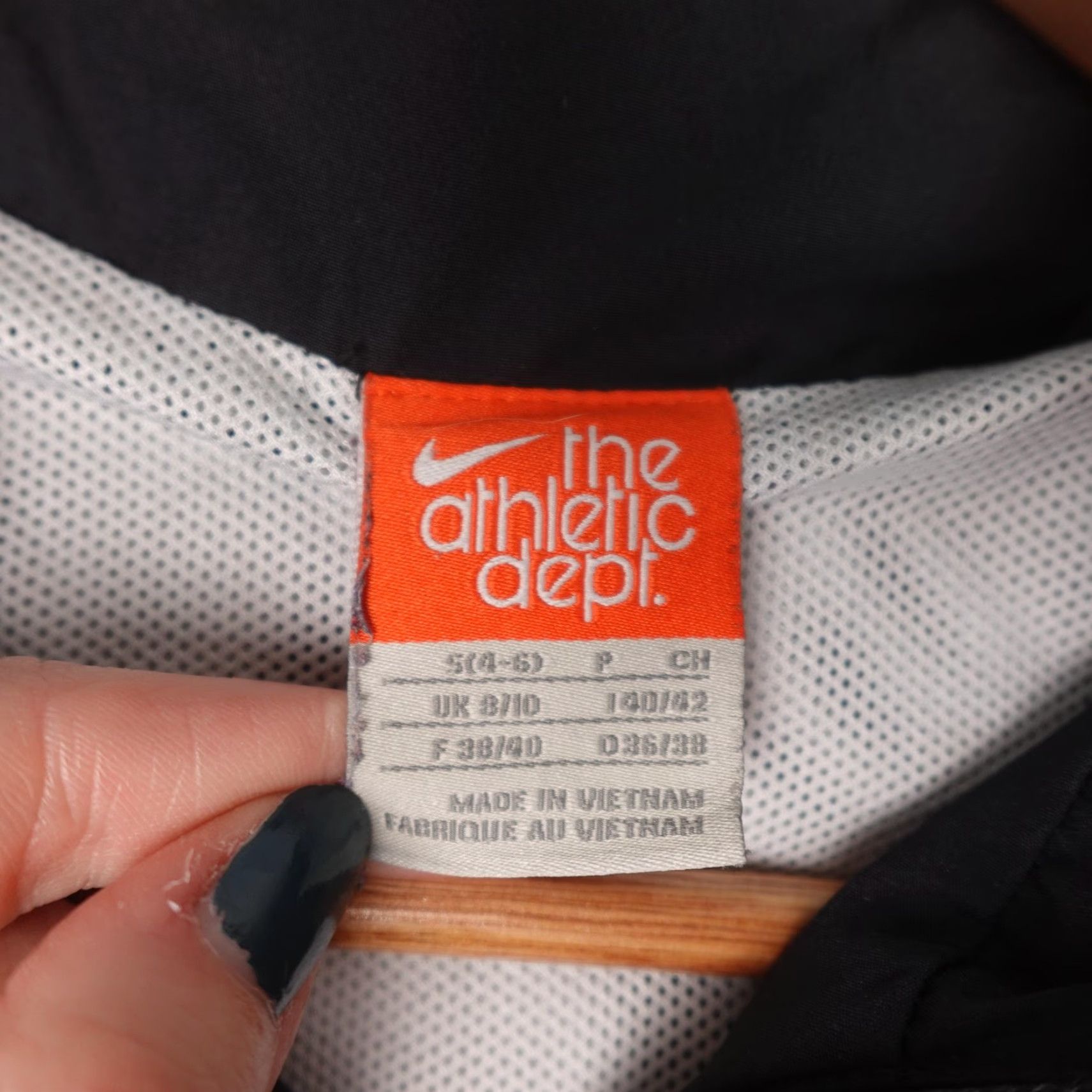 Nike Nike Track Jacket Ladies Small Black Athletic Running Full Zip Lightweight Size S / US 4 / IT 40 - 2 Thumbnail