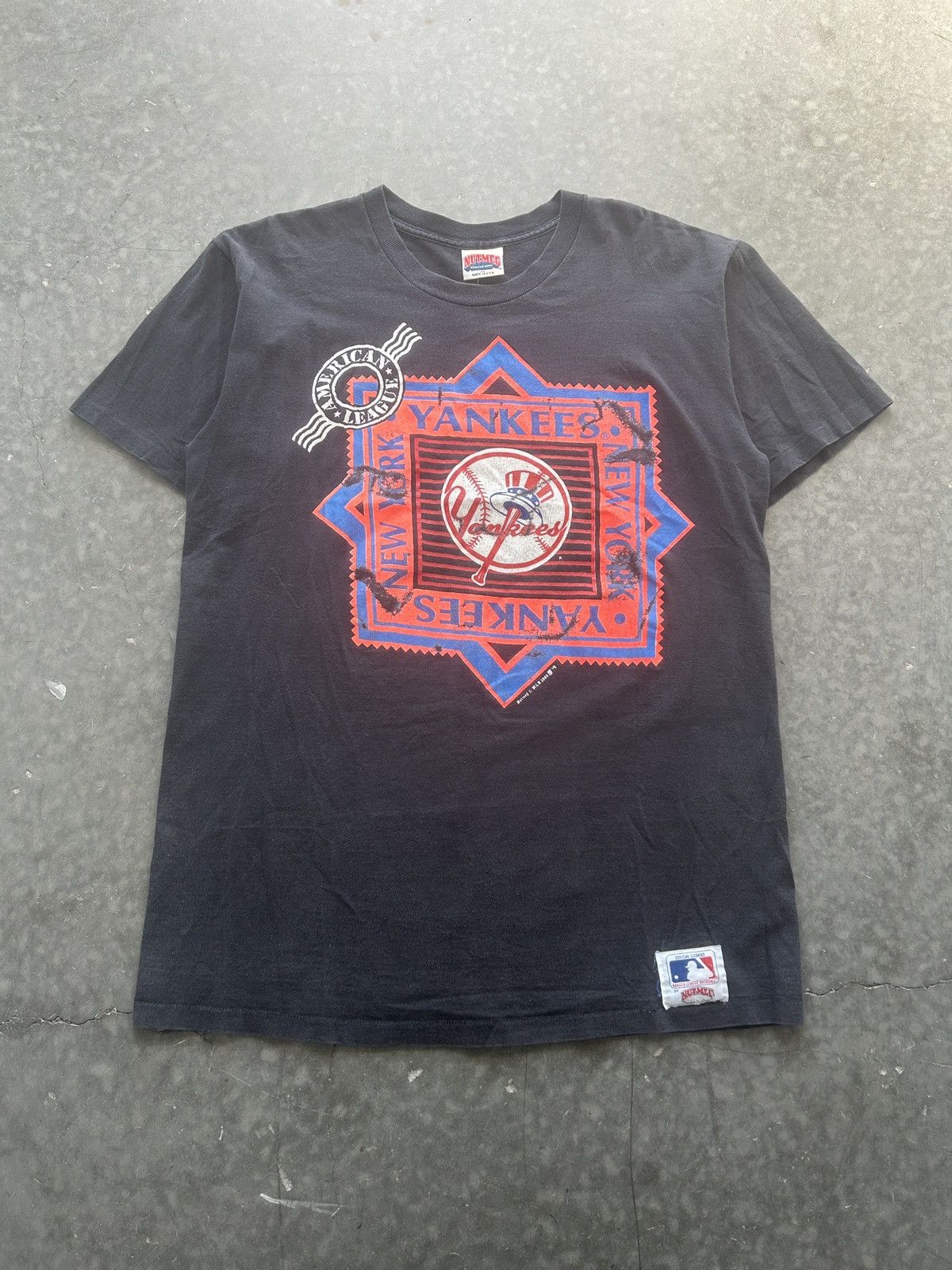 MLB × Nutmeg × Vintage Vintage 80s Nutmeg New York Yankees Graphic Tee Size US XL / EU 56 / 4 - 1 Thumbnail