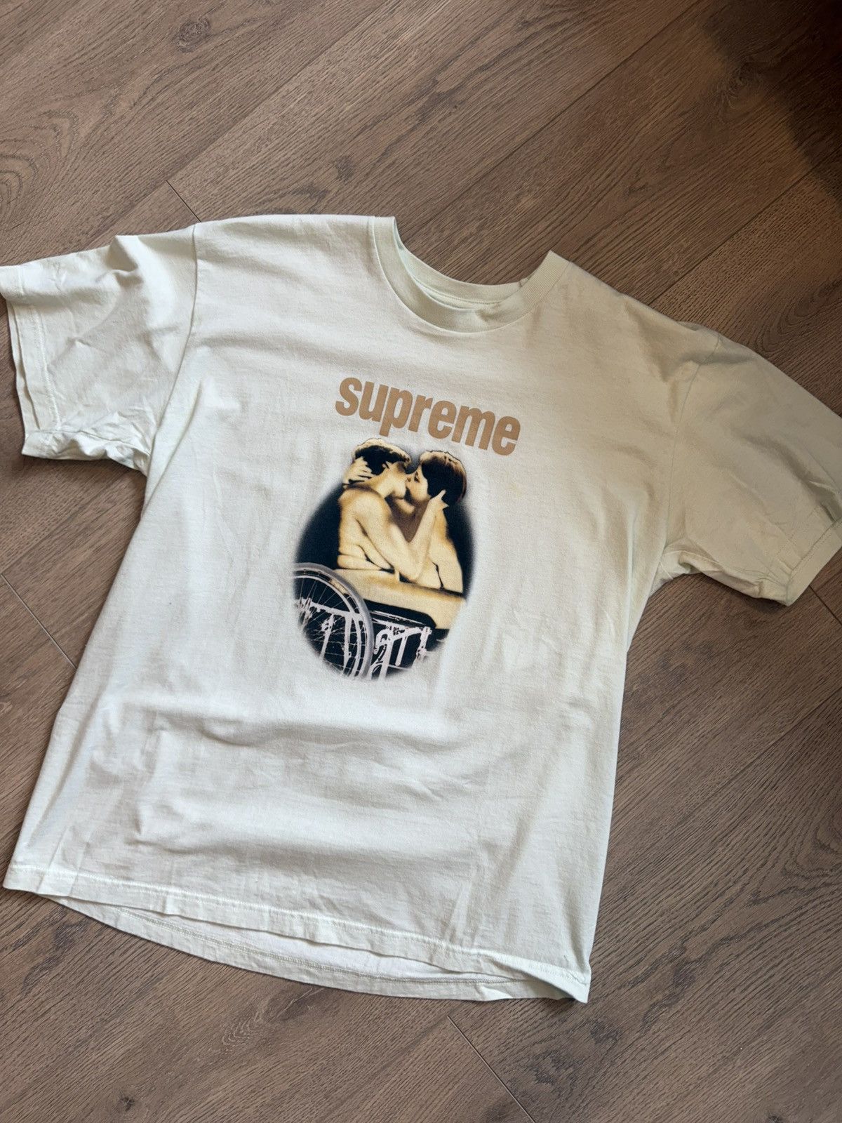 Supreme Supreme Kiss Tee Size US M / EU 48-50 / 2 - 1 Thumbnail