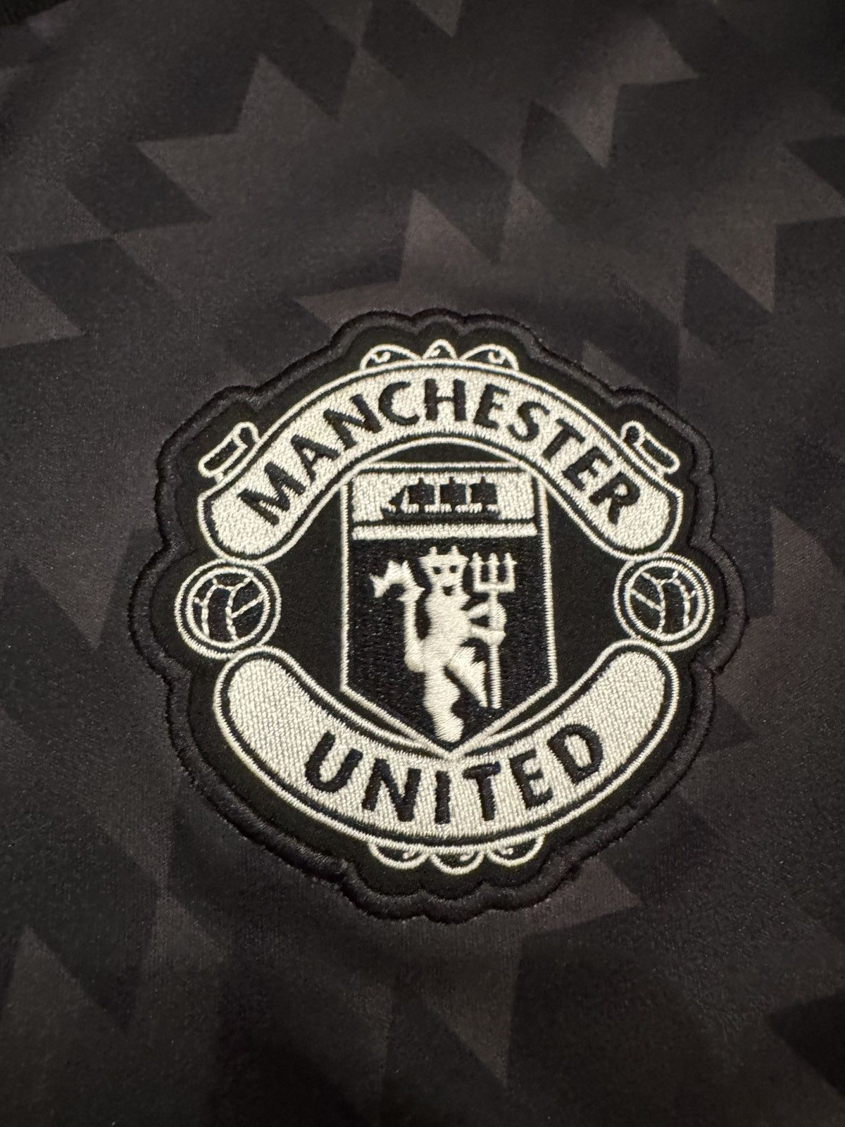 Adidas MANCHESTER UNITED 2017 2018 FOOTBALL ADIDAS BS1217 SIZE L Size US L / EU 52-54 / 3 - 6 Thumbnail