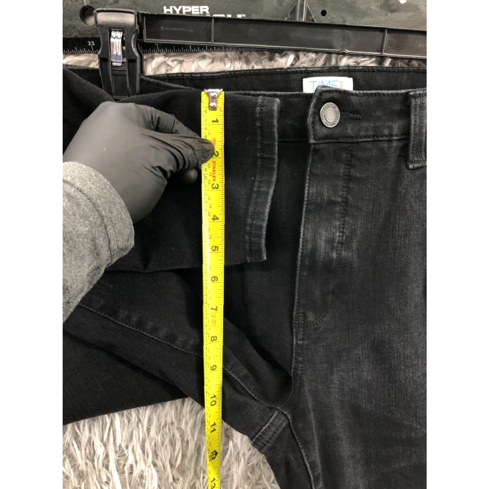 Vintage Time And Tru Jeans Time And TRU Skinny Jeans Black Dark Wash Size 12 Womens Regular Rise 8.5-10.5 Inseam 28 in Cotton Denim 5-Pocket Zipper Button Size 34" / US 12 / IT 48 - 4 Thumbnail