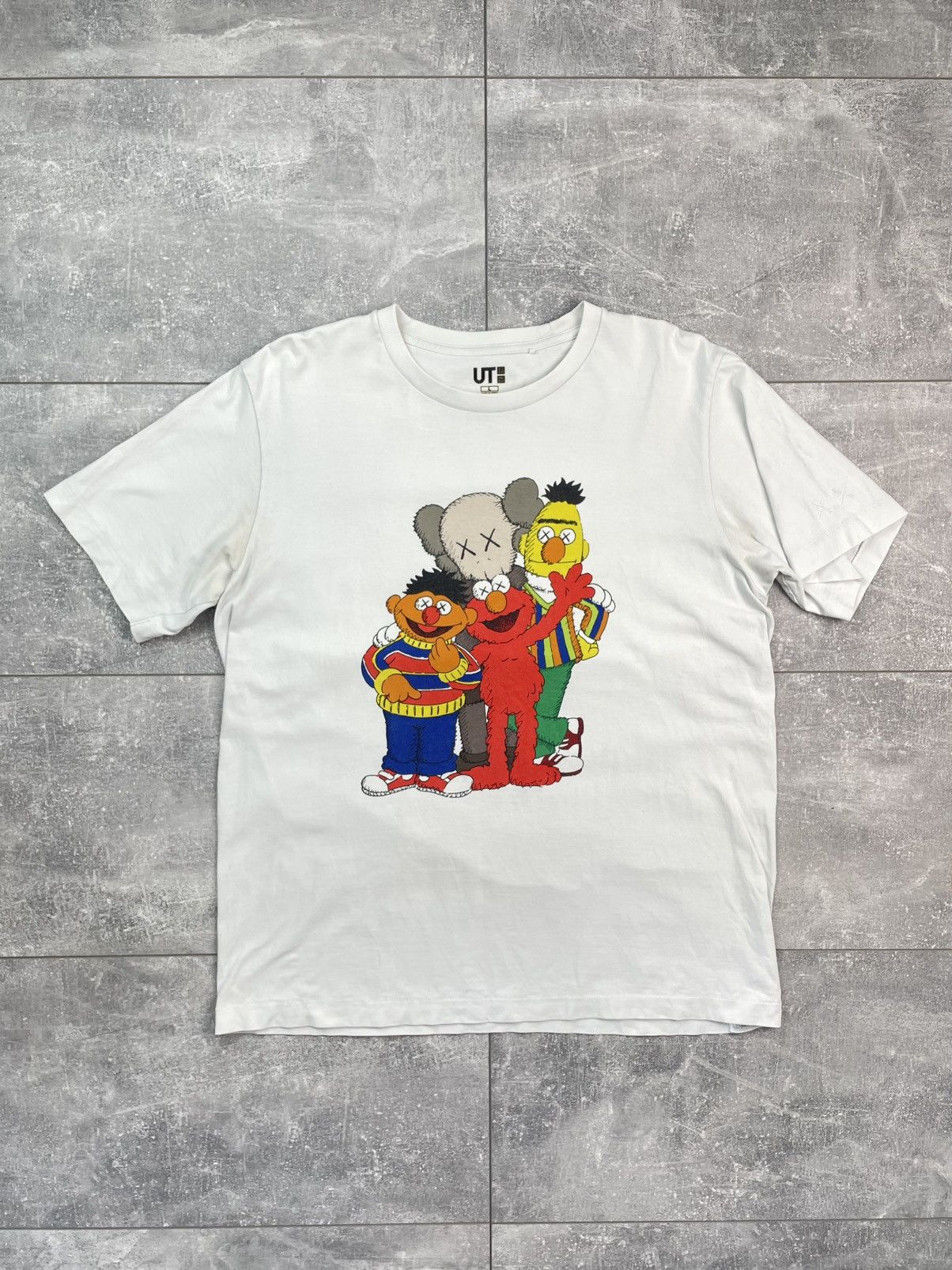 Kaws × Uniqlo Uniqlo x Kaws T-shirt Sesame Street Elmo Bert Ernie BFF Size US L / EU 52-54 / 3 - 1 Thumbnail