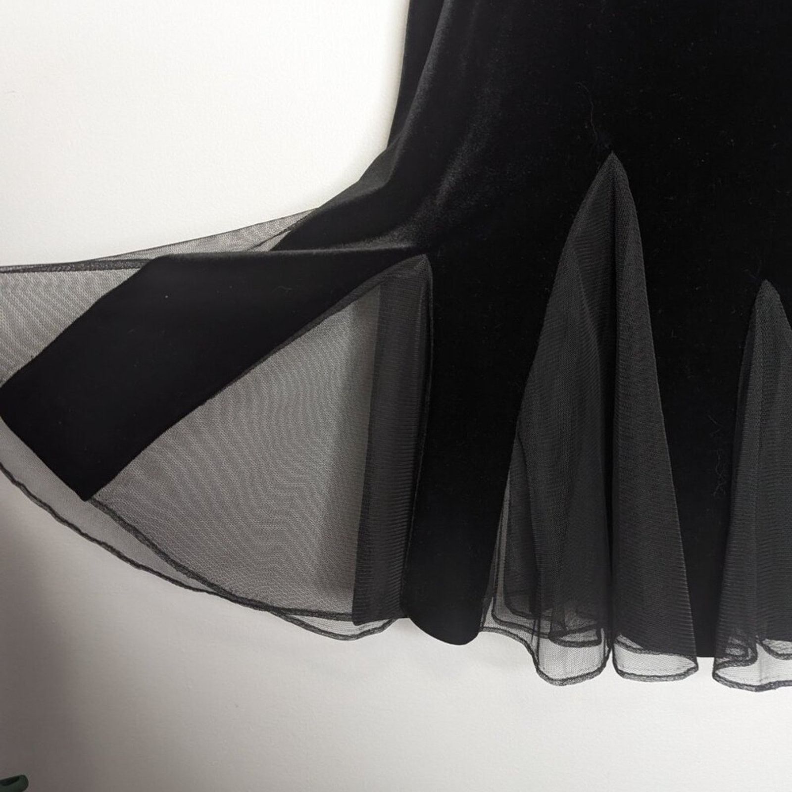 Vintage Vintage 90's Black Velvet Skirt Elastic Waist Sheer Insert Size 30" / US 8 / IT 44 - 5 Thumbnail