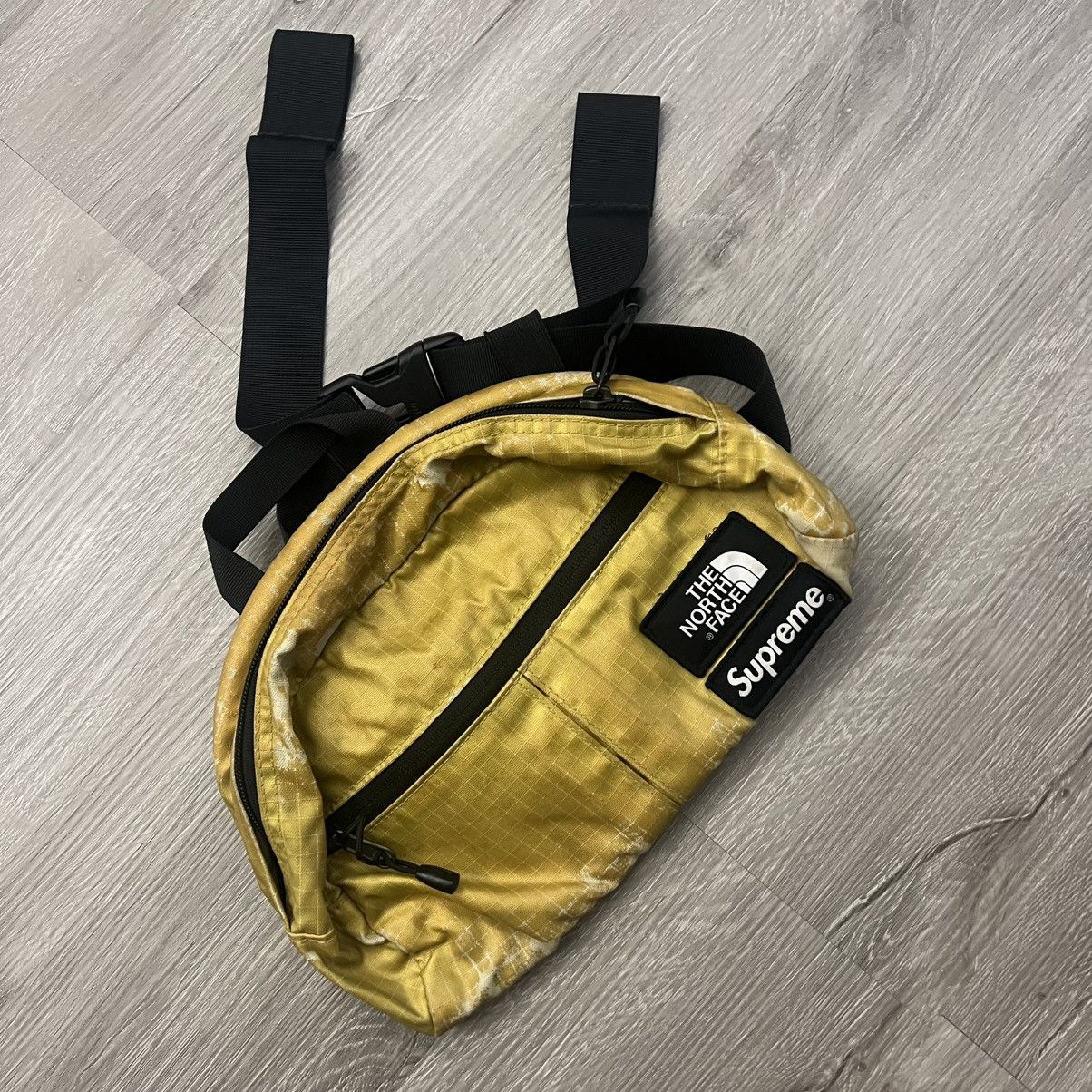 Supreme × The North Face Supreme The North Face Metallic Roo II Lumbar Pack Pouch Size ONE SIZE - 1 Thumbnail