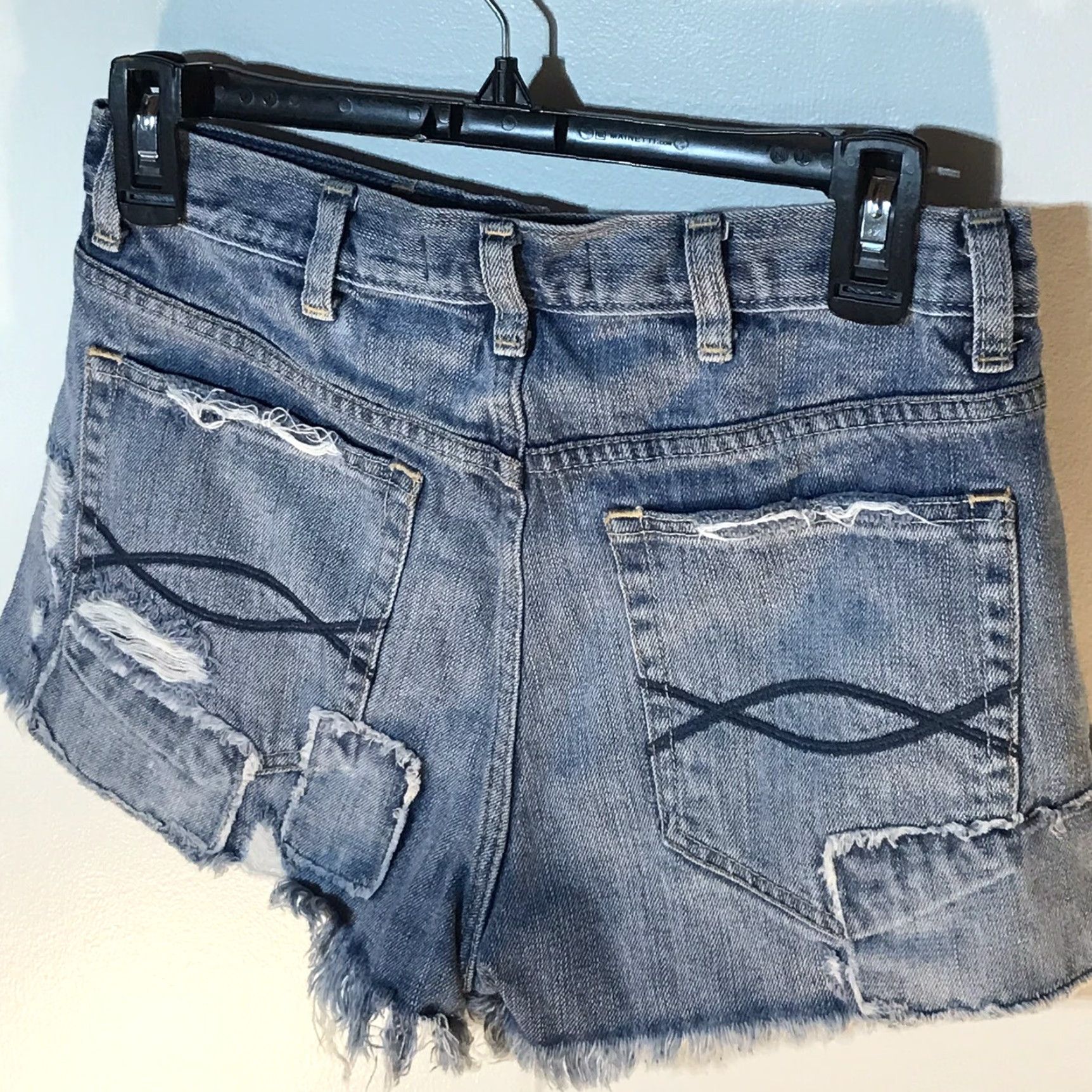 Abercrombie & Fitch Abercrombie & Fitch Patchwork Cut-Off Jeans Juniors Size 26 Blue Denim Casual Women Size 26" / US 2 / IT 38 - 2 Thumbnail
