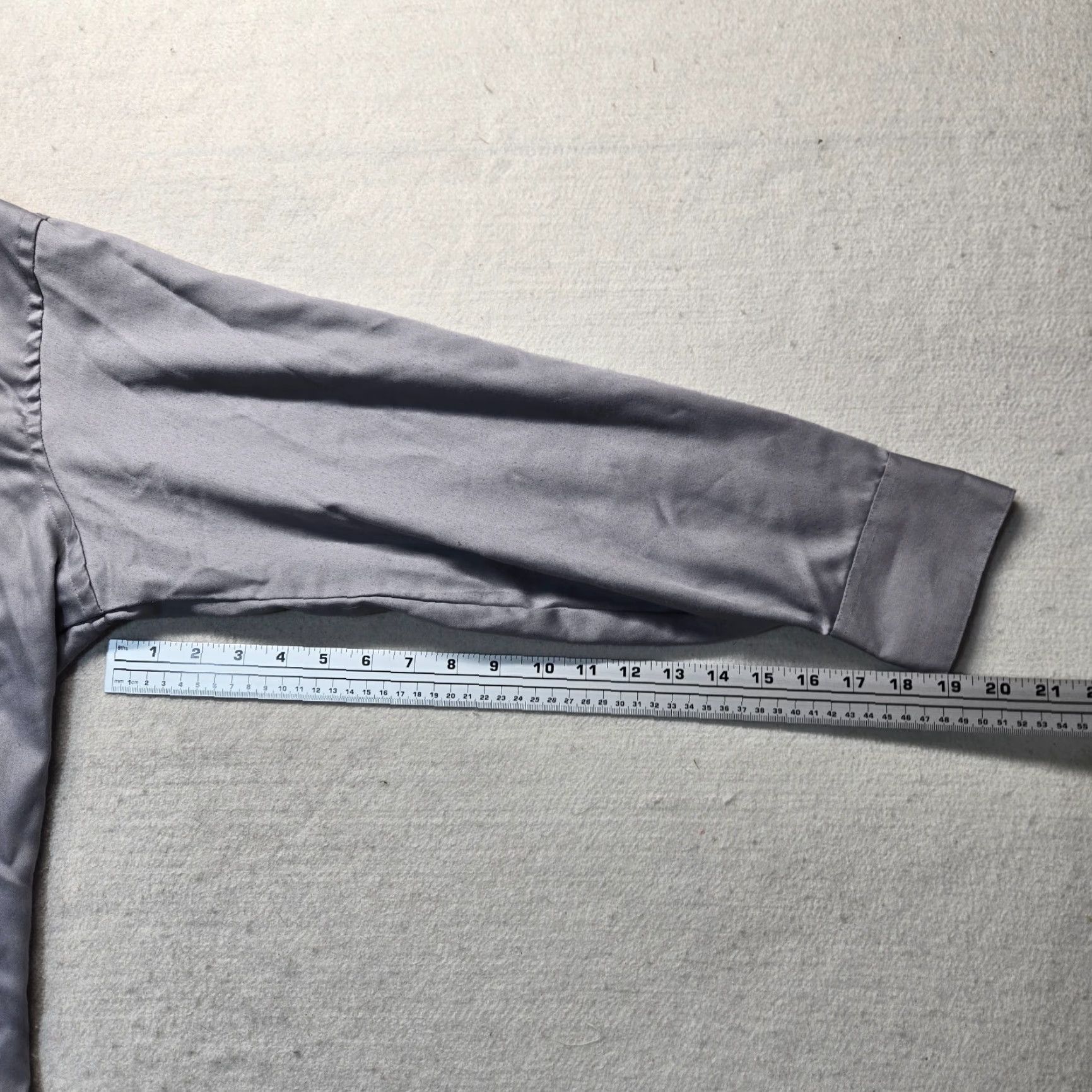 Geoffrey Beene VINTAGE Geoffrey Beene Dress Shirt Long Sleeve Adult Men's Gray 16.5 Wrinkle Resistant Business Formal Classic Fit Size US L / EU 52-54 / 3 - 5 Thumbnail