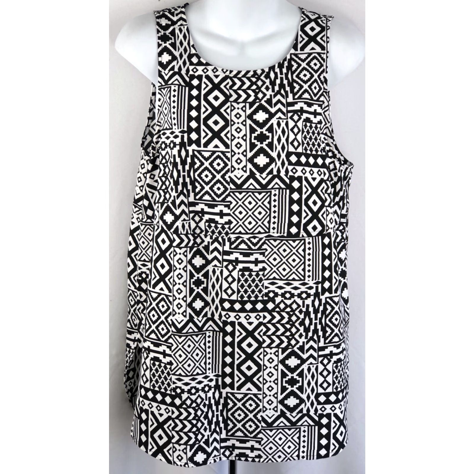 Faded Glory VINTAGE Faded Glory Sleeveless Tank Geometric Aztec Pleated Black White Boho Retro M Chest 36" 28" Polyester Womens Tank XS-XL Size M / US 6-8 / IT 42-44 - 4 Thumbnail