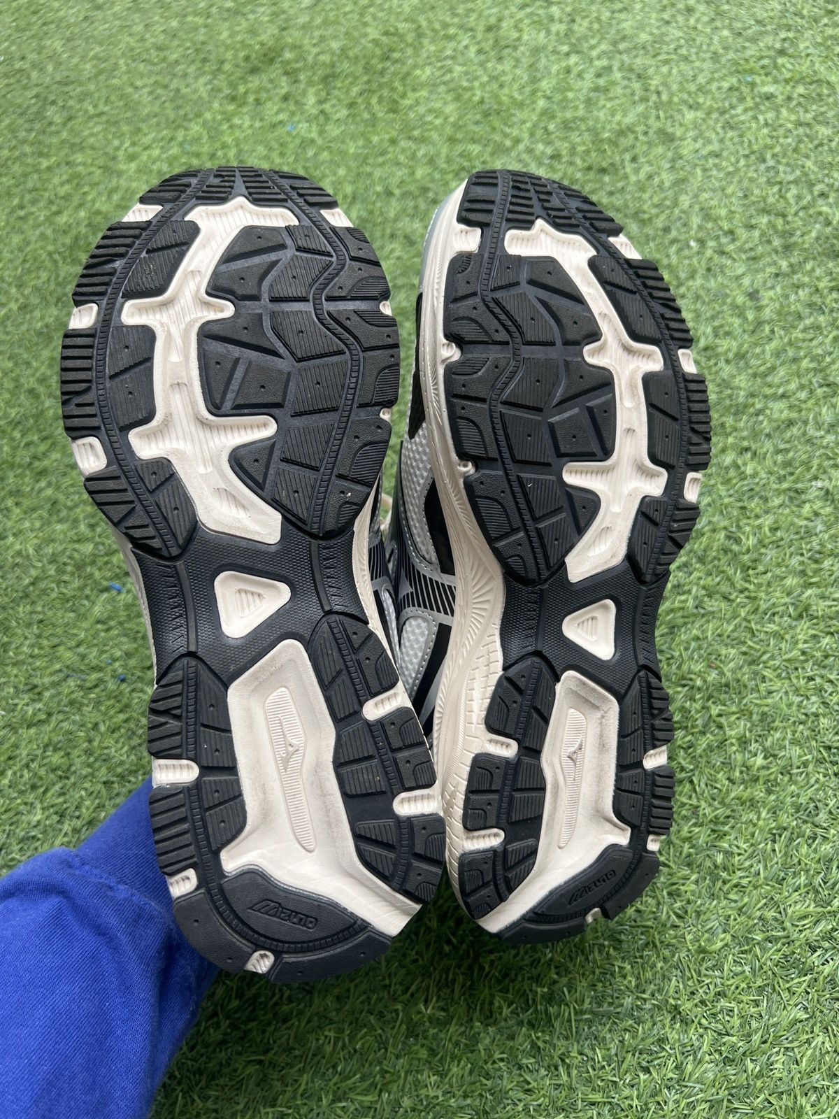 Mizuno 💥Mizuno Racer S Silver Black Size US 10.5 / EU 43-44 - 6 Thumbnail