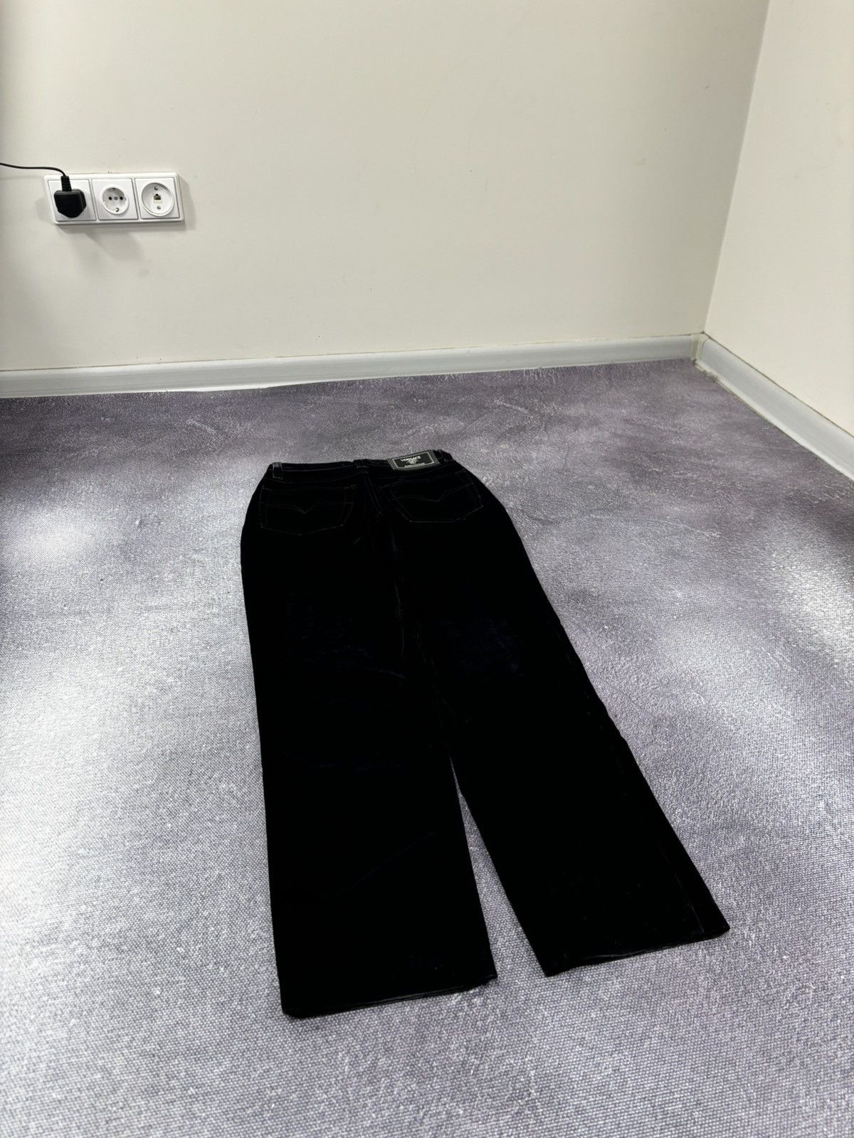 Versace Jeans Couture Vintage Versace Jeans Couture Women’s Medusa Velour Pants Size 26" / US 2 / IT 38 - 3 Thumbnail