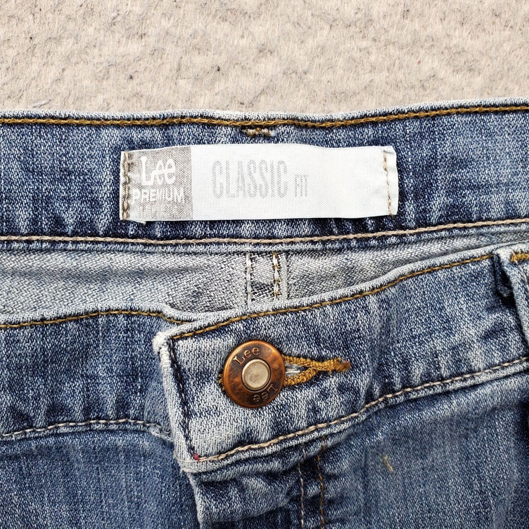 Lee Lee Premium Jeans Mens 42x32 Blue Denim Classic Fit Medium Wash Straight Leg Size US 42 / EU 58 - 7 Thumbnail