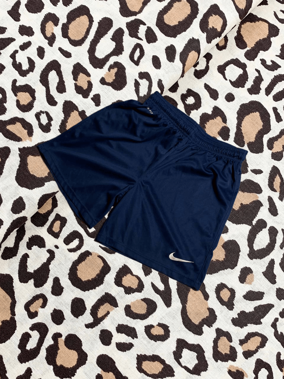 Nike Vintage Nike shorts streetwear swoosh casual y2k Size US 26 / EU 42 - 1 Thumbnail