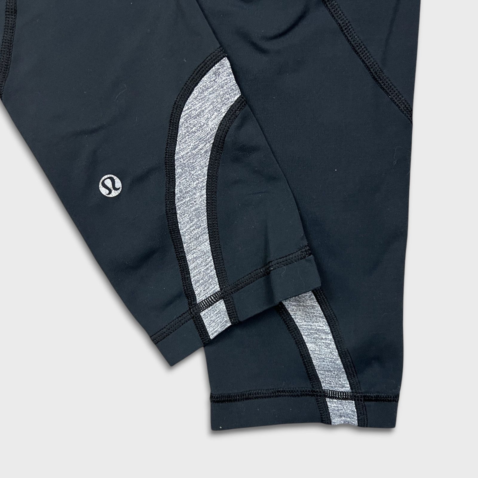 Lululemon Lululemon Run Inspire Crop II Size 6 Mid Rise Yoga Leggings Size 28" / US 6 / IT 42 - 7 Thumbnail