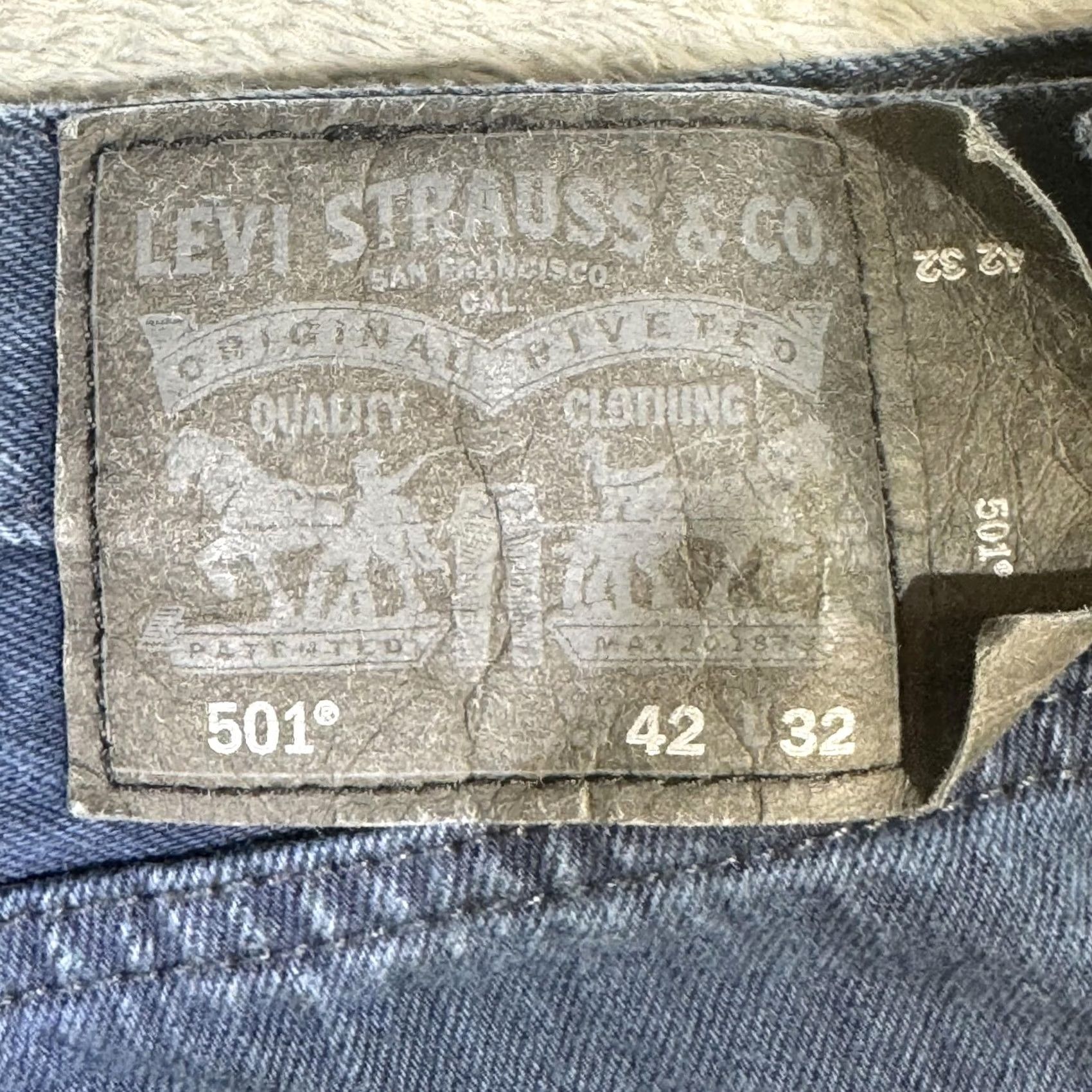 Levi's VINTAGE Levis 501 Jeans Mens 42x32 Blue Button Fly Straight Leg Denim Classic Dark Wash Size US 42 / EU 58 - 4 Thumbnail