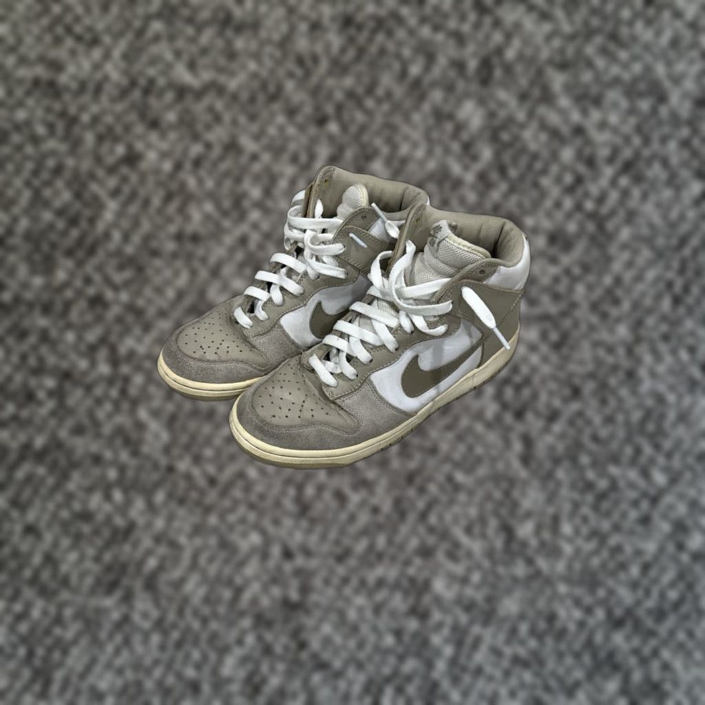 Nike VINTAGE Nike SB Dunk High Pro White Khaki Creed Tan Mens 9 2006 Rare 305050-121 Sneakers Skateboarding Mens Size 9 White 2006 Size US 8 / EU 41 - 1 Thumbnail